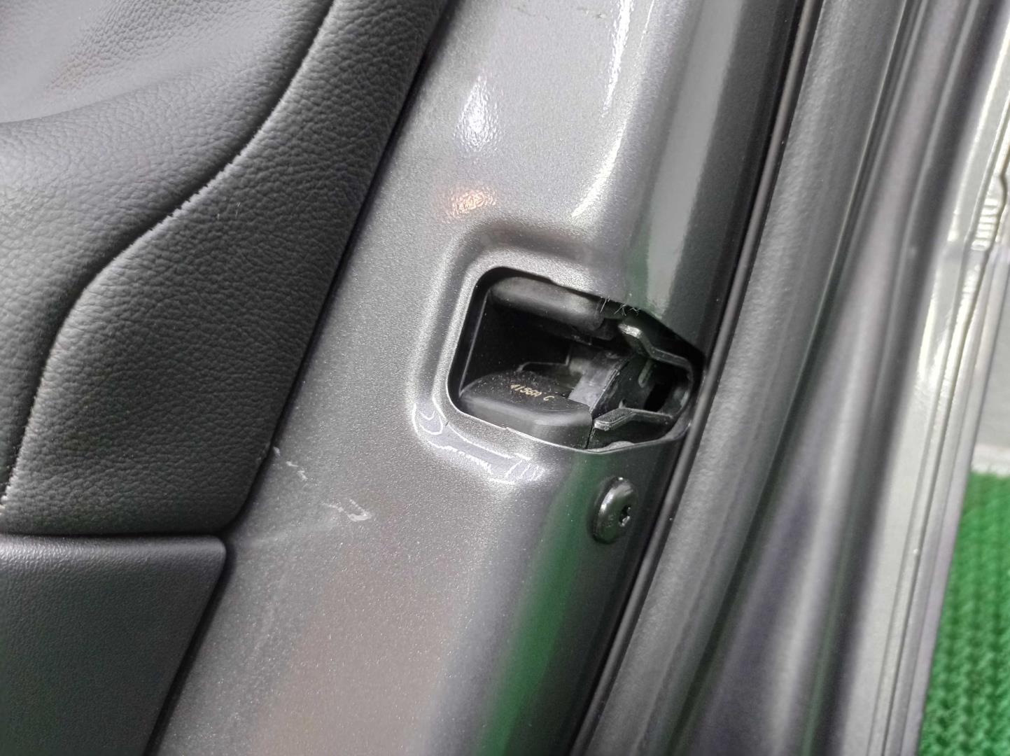 Ручка двери передней наружная правая