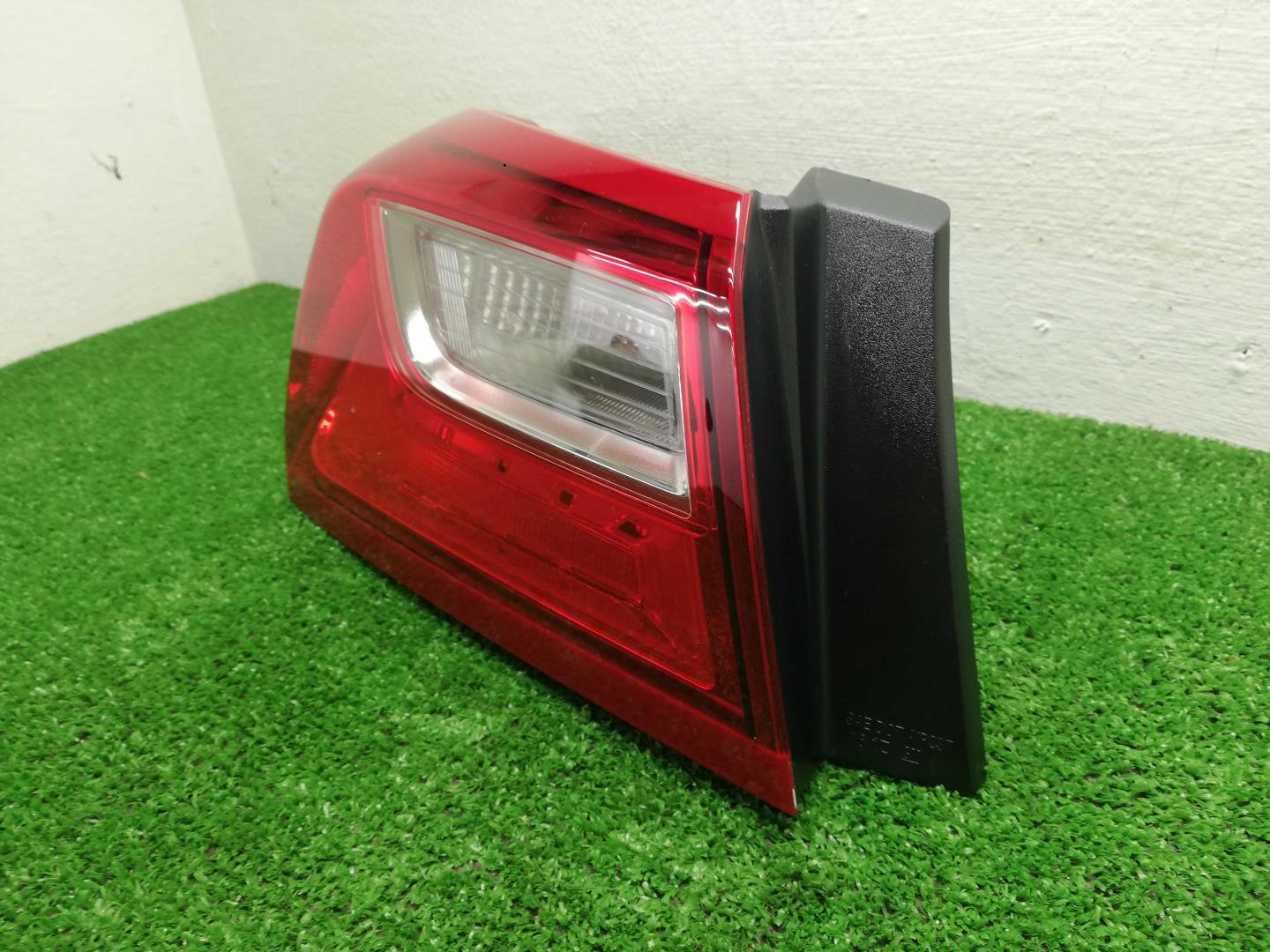 Фонарь задний наружный левый