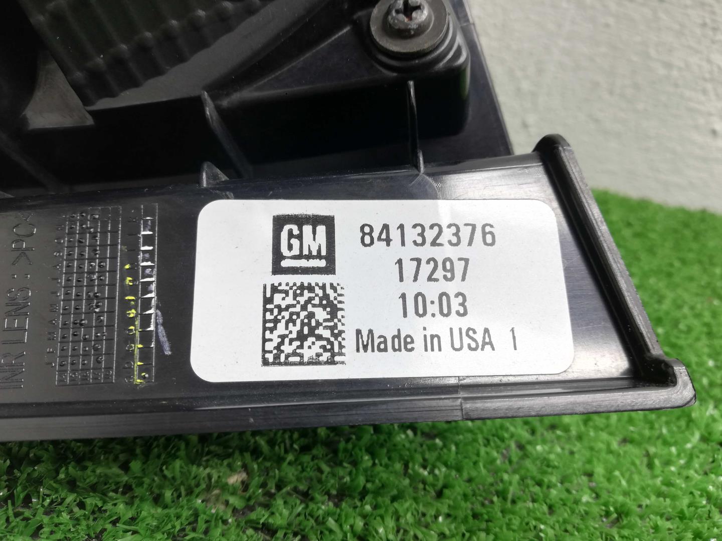 Фонарь задний наружный левый