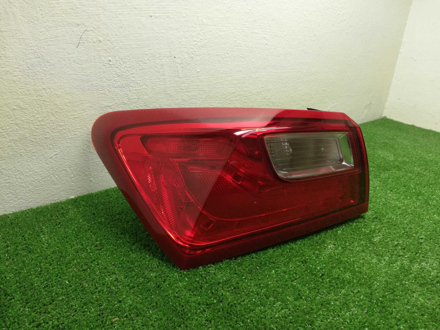 Фонарь задний наружный левый