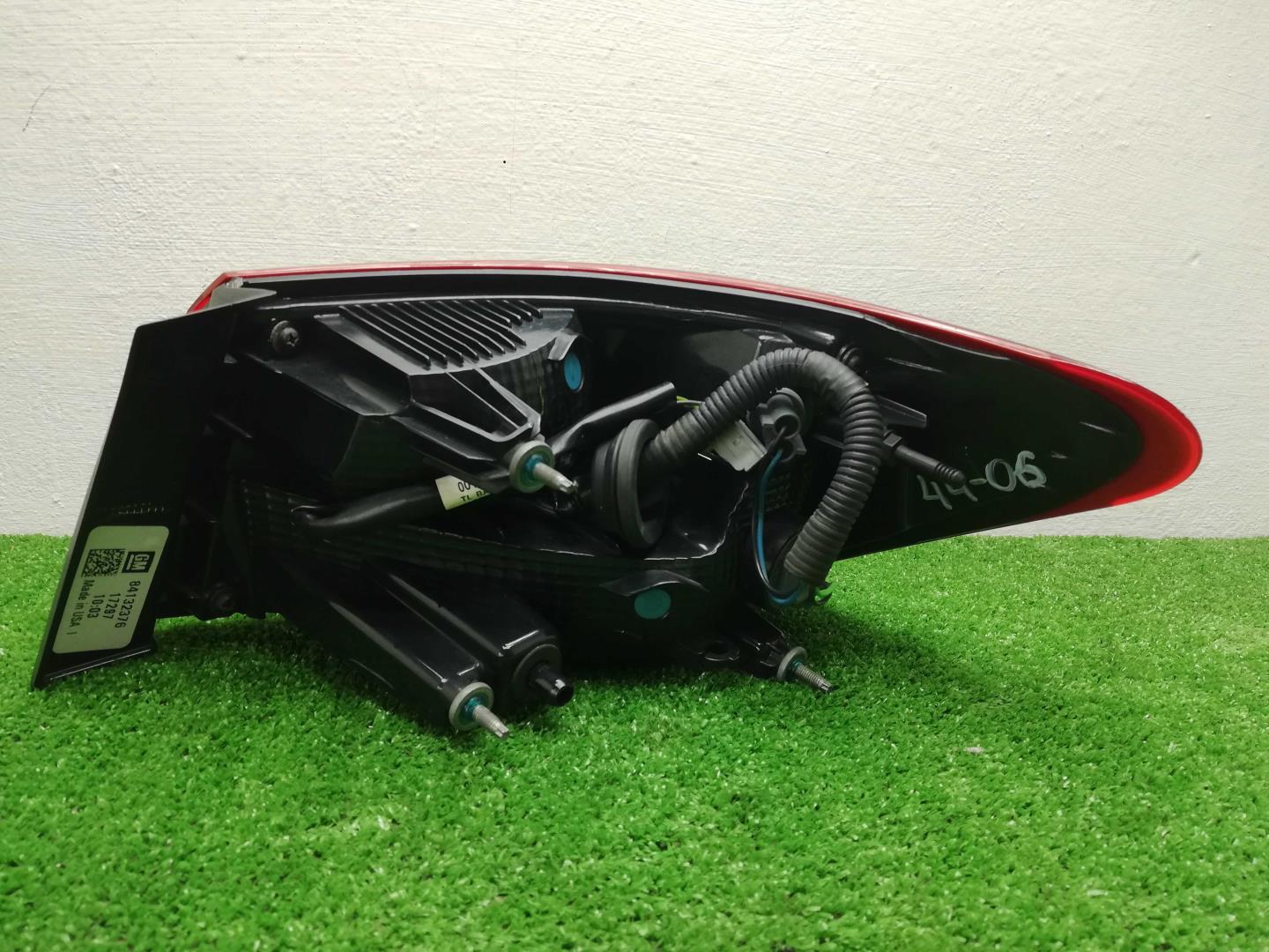 Фонарь задний наружный левый