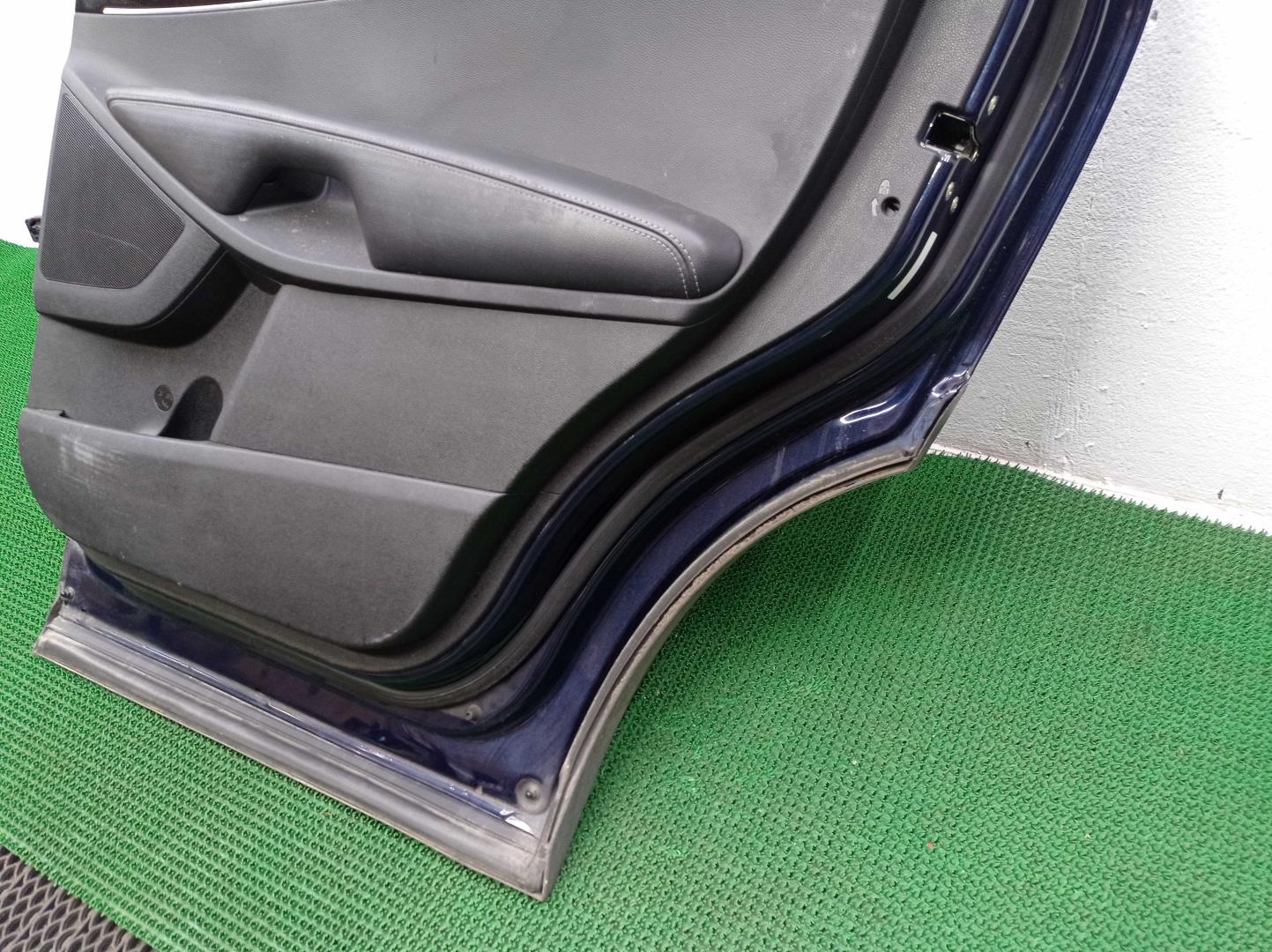 Замок двери задней правой