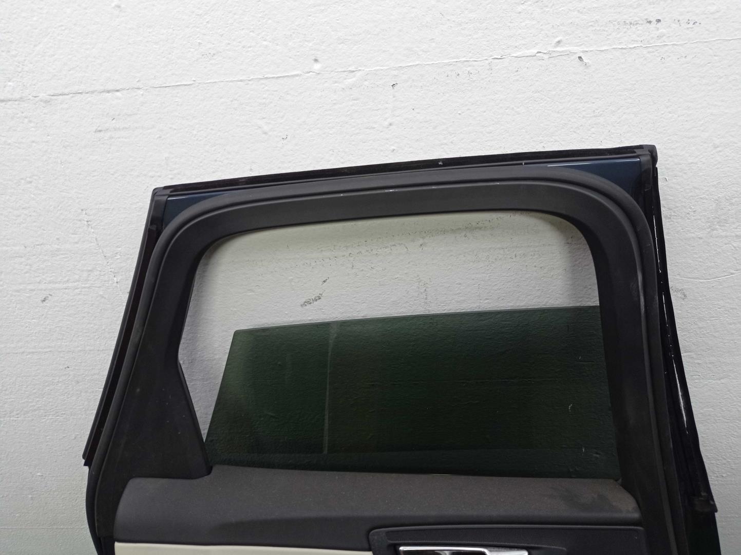 Стекло двери задней левой
