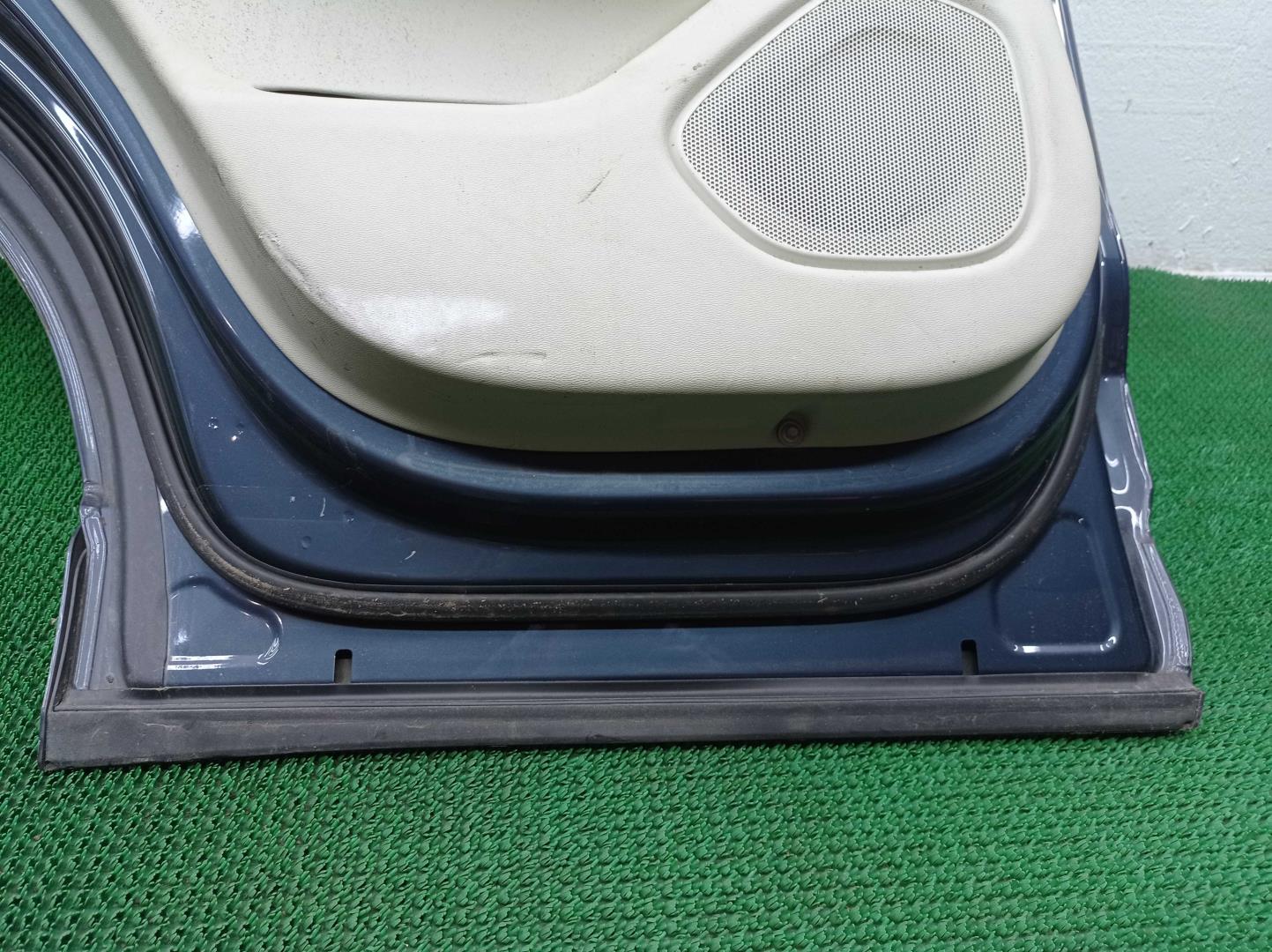 Стекло двери задней левой