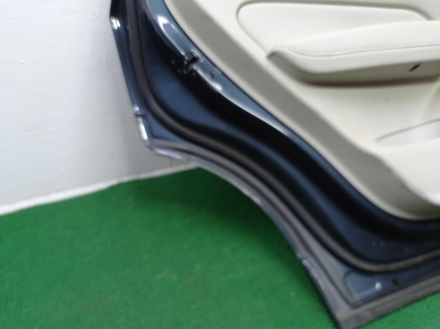 Стекло двери задней левой