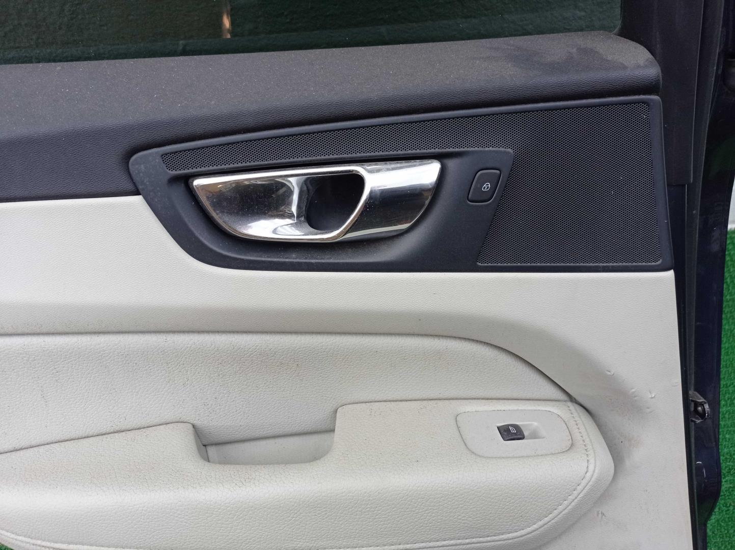 Стекло двери задней левой