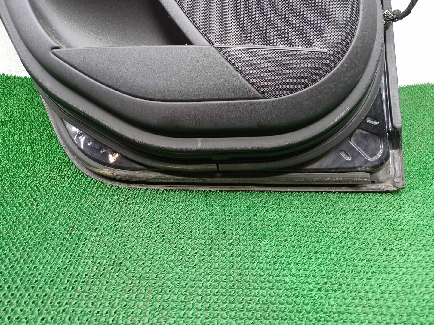 Стекло двери задней левой