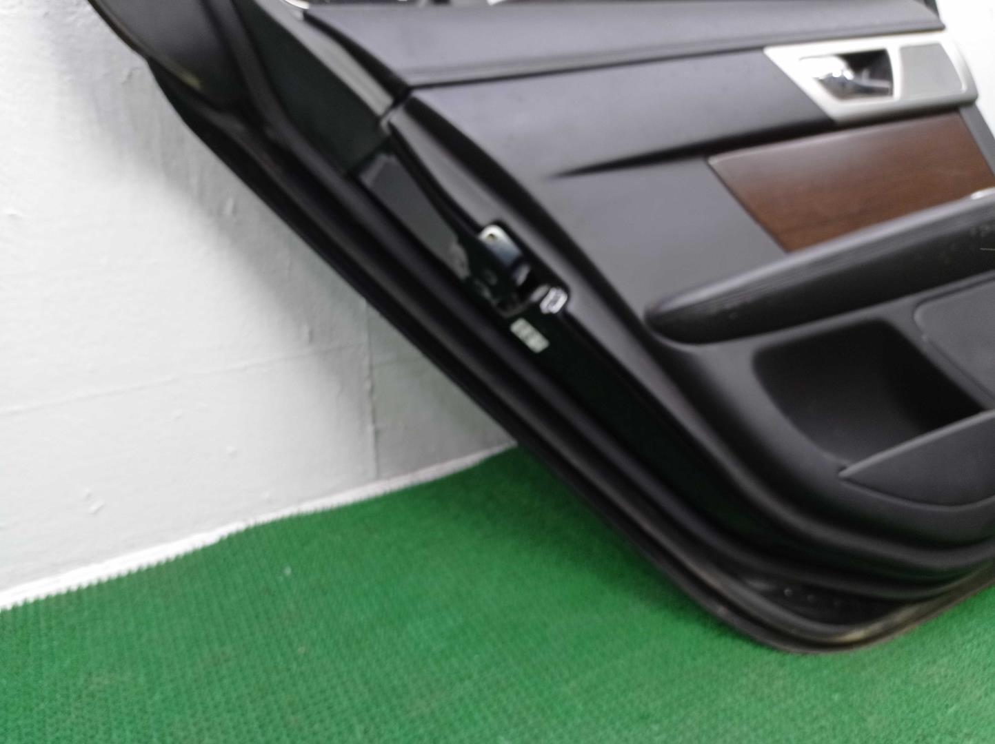 Стекло двери задней левой