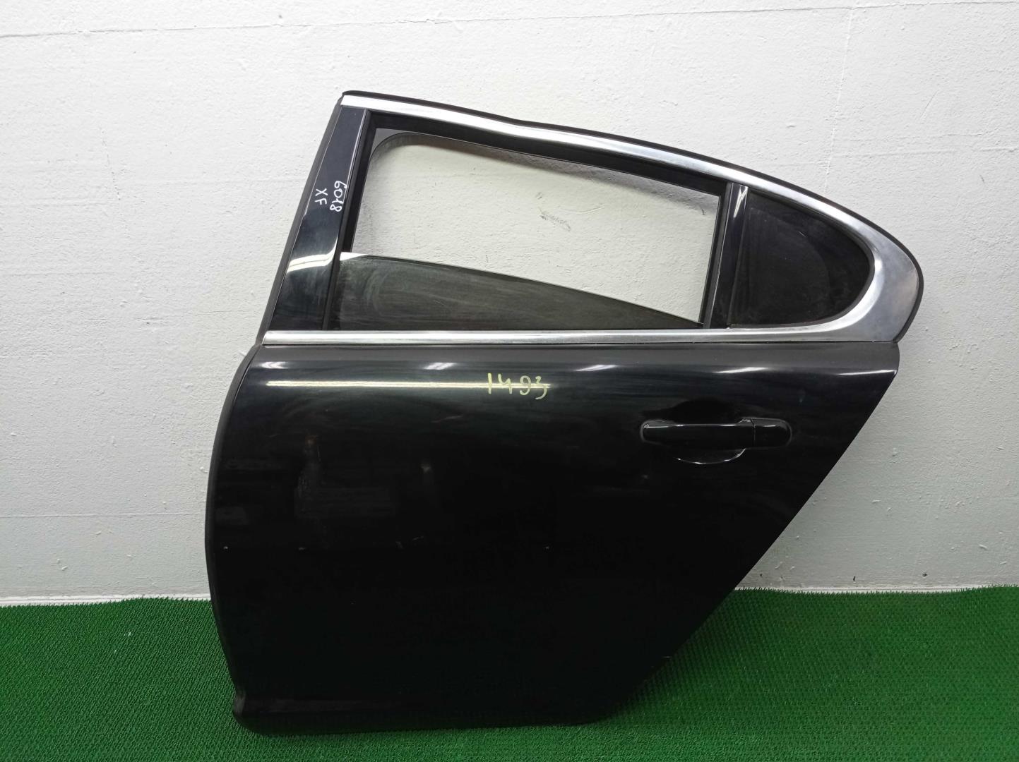 Стекло двери задней левой