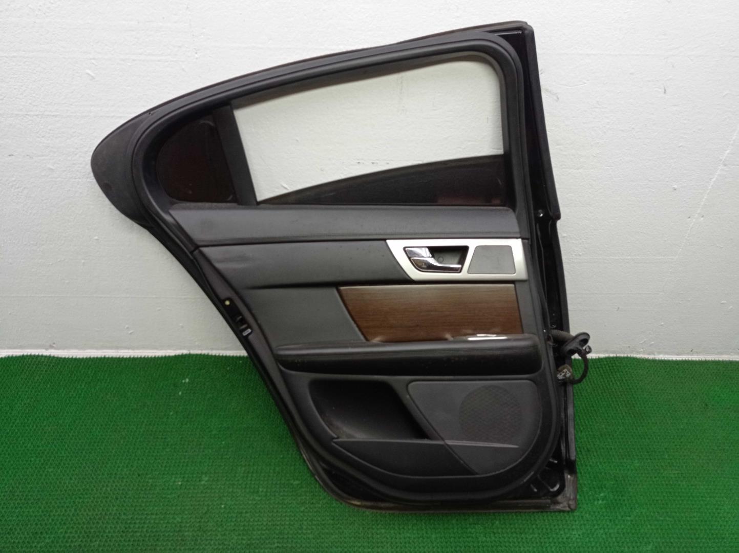 Стекло двери задней левой