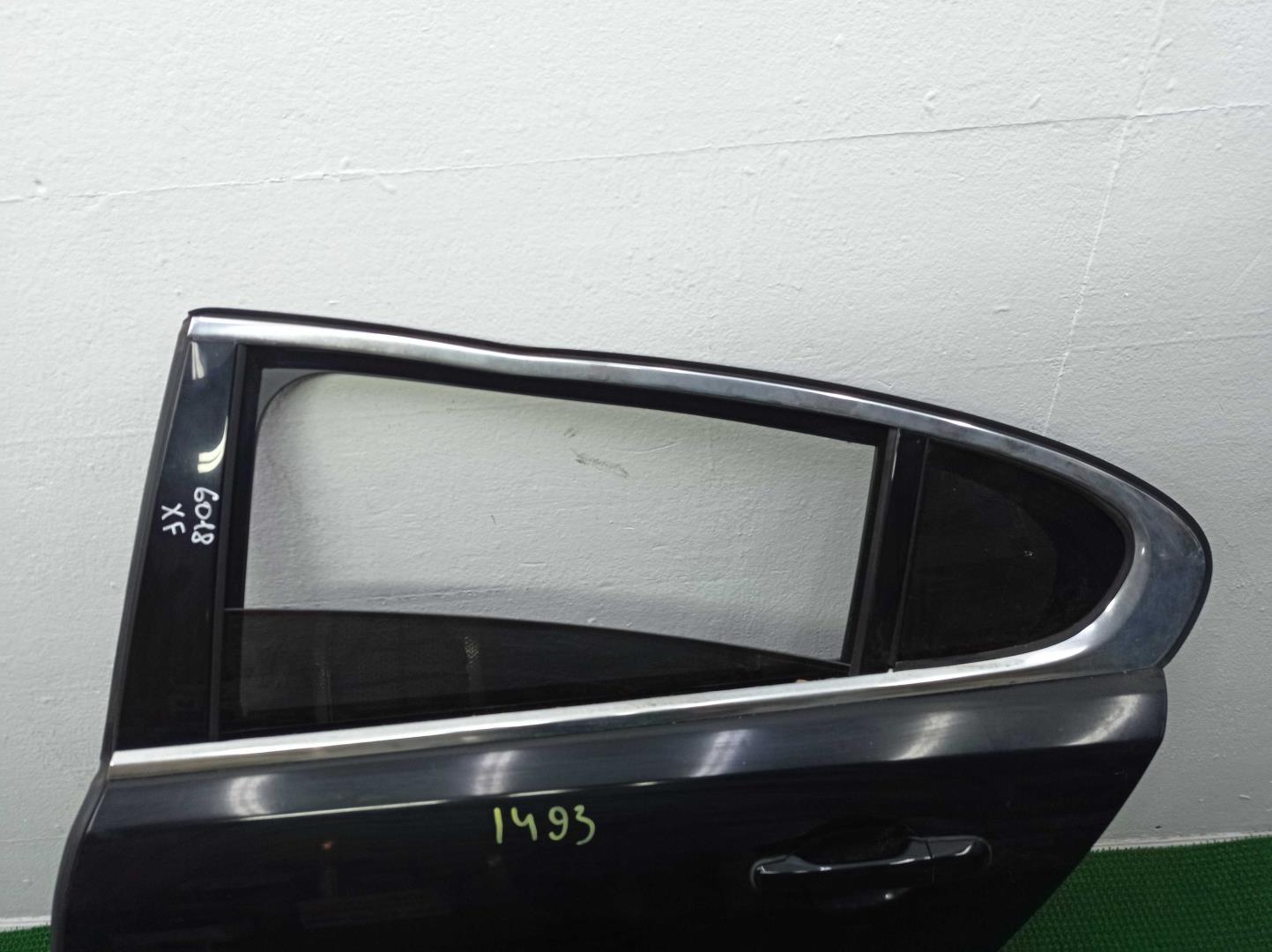 Стекло двери задней левой