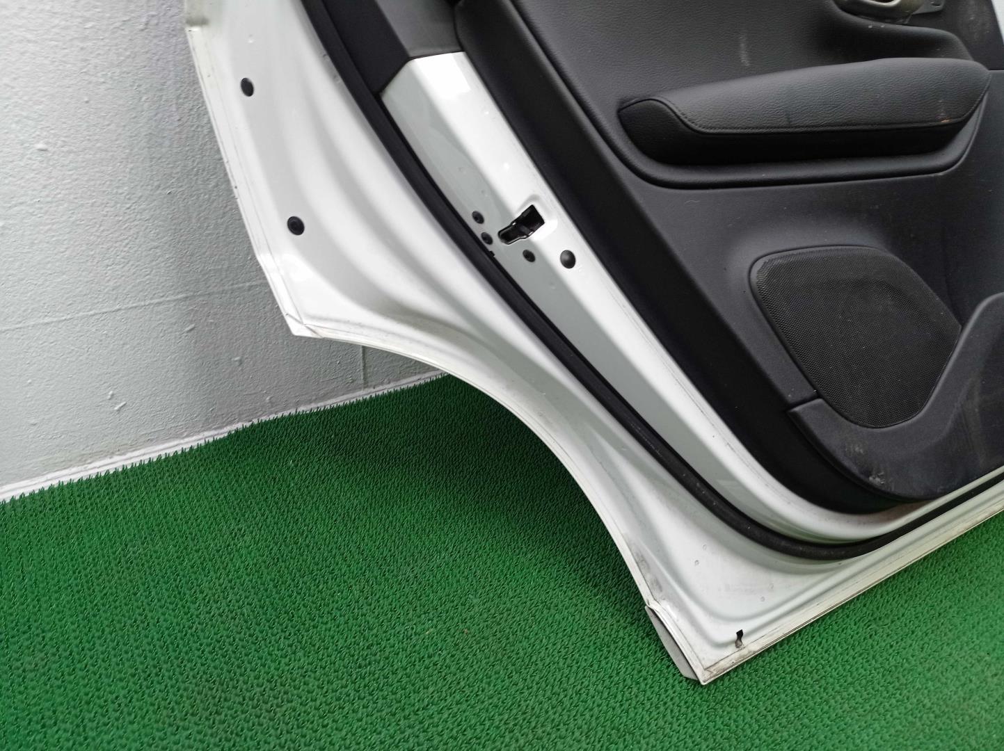 Дверь задняя левая