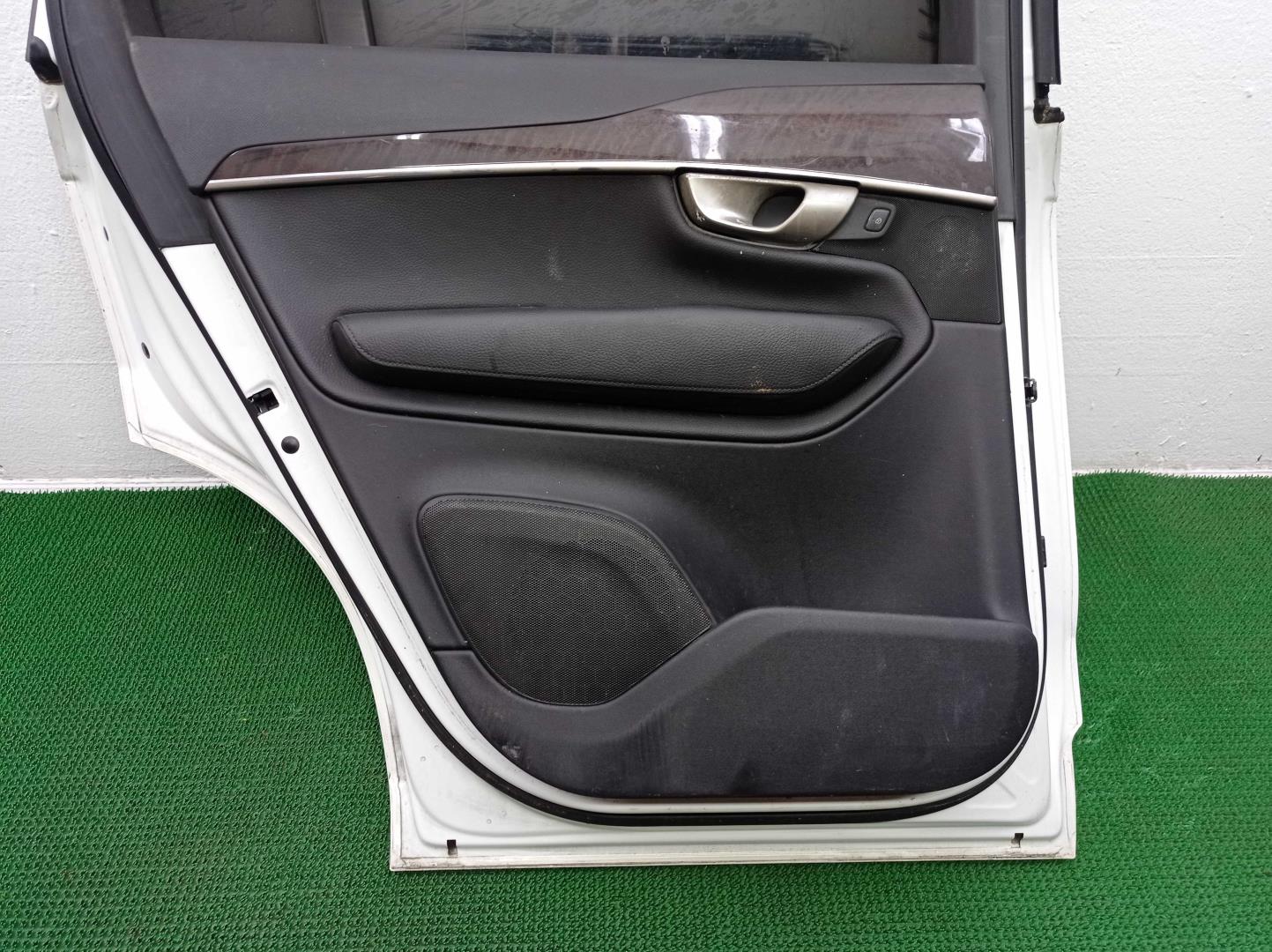 Дверь задняя левая