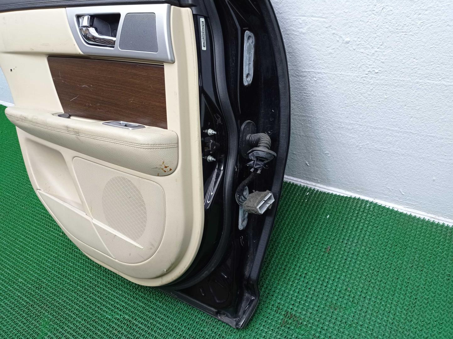 Дверь задняя левая