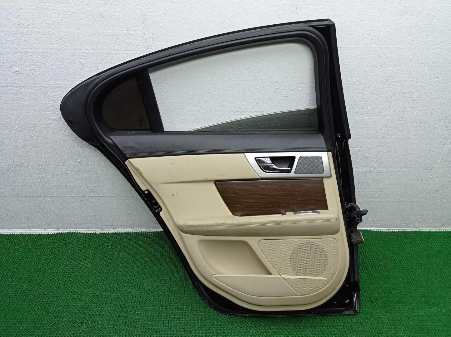 Дверь задняя левая