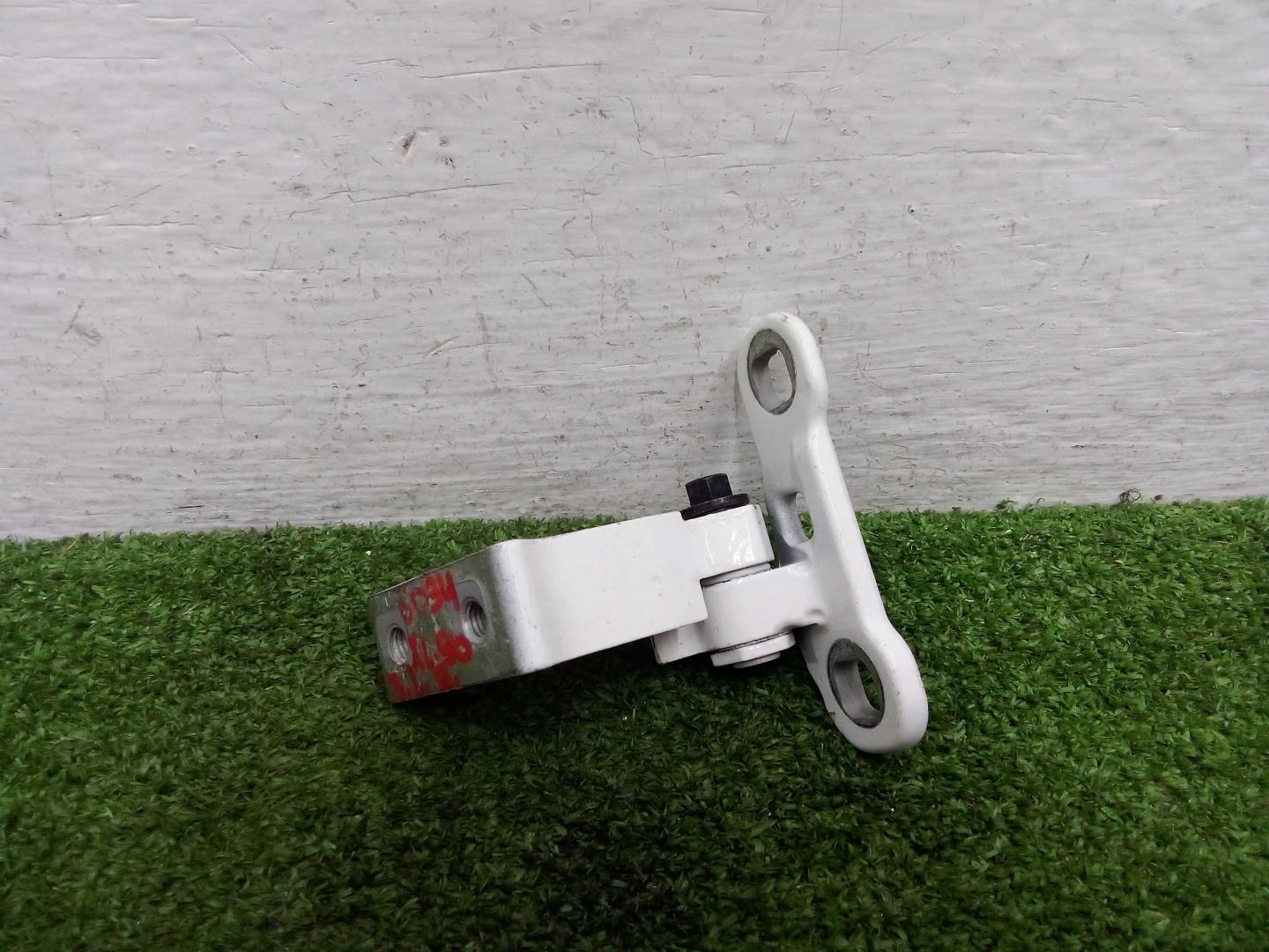 Петля двери