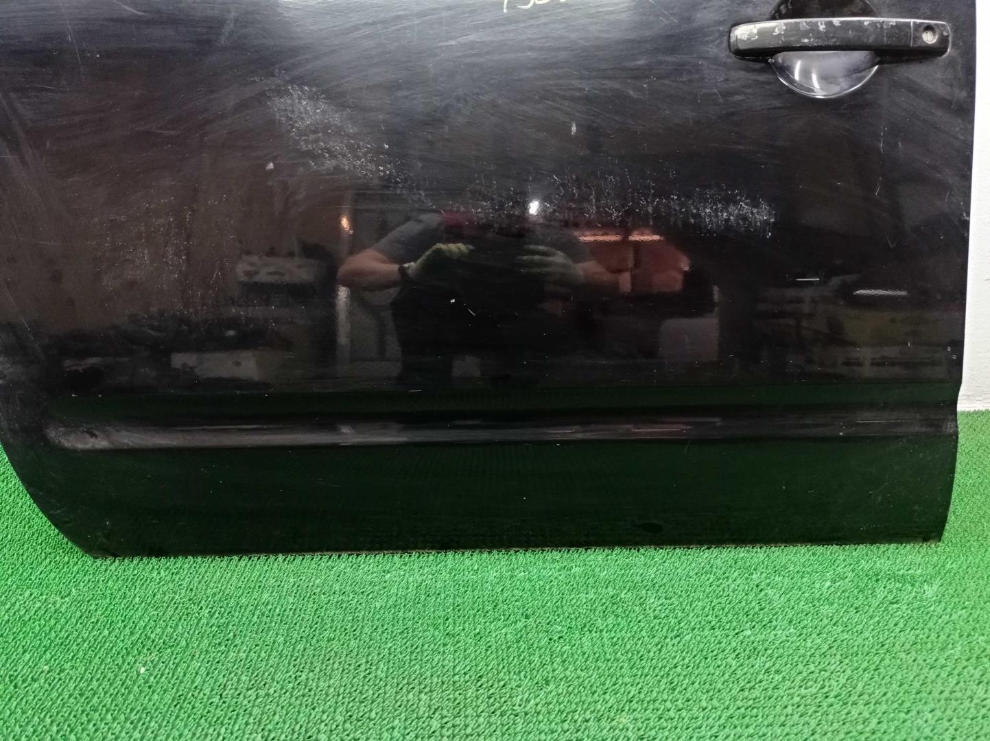 Стекло двери передней левой