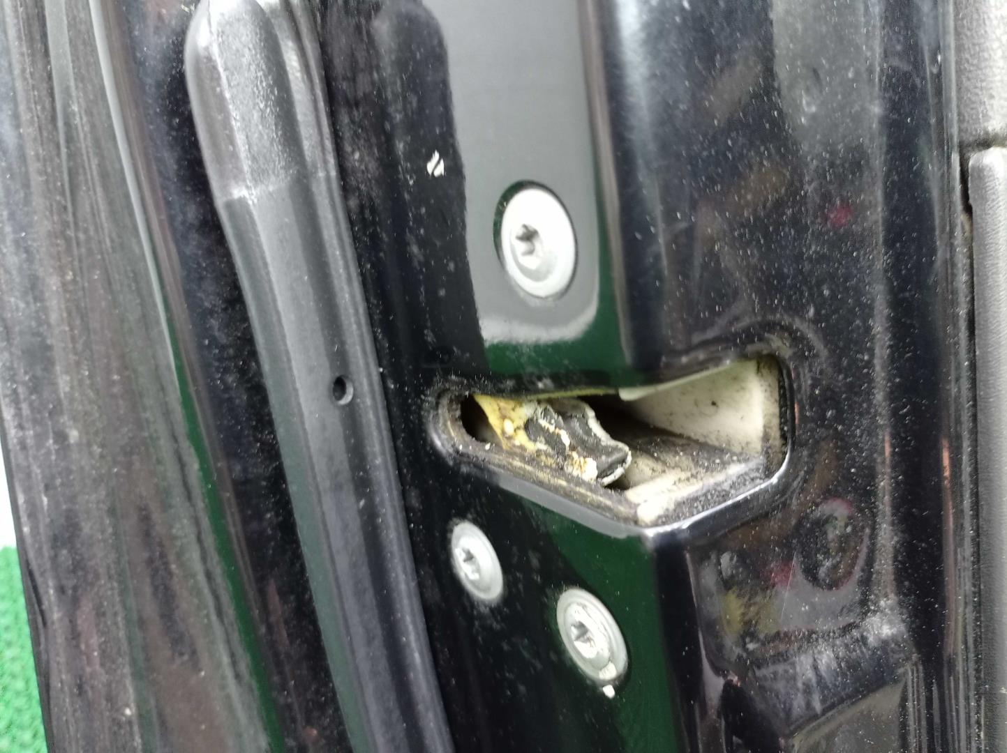 Стекло двери передней левой