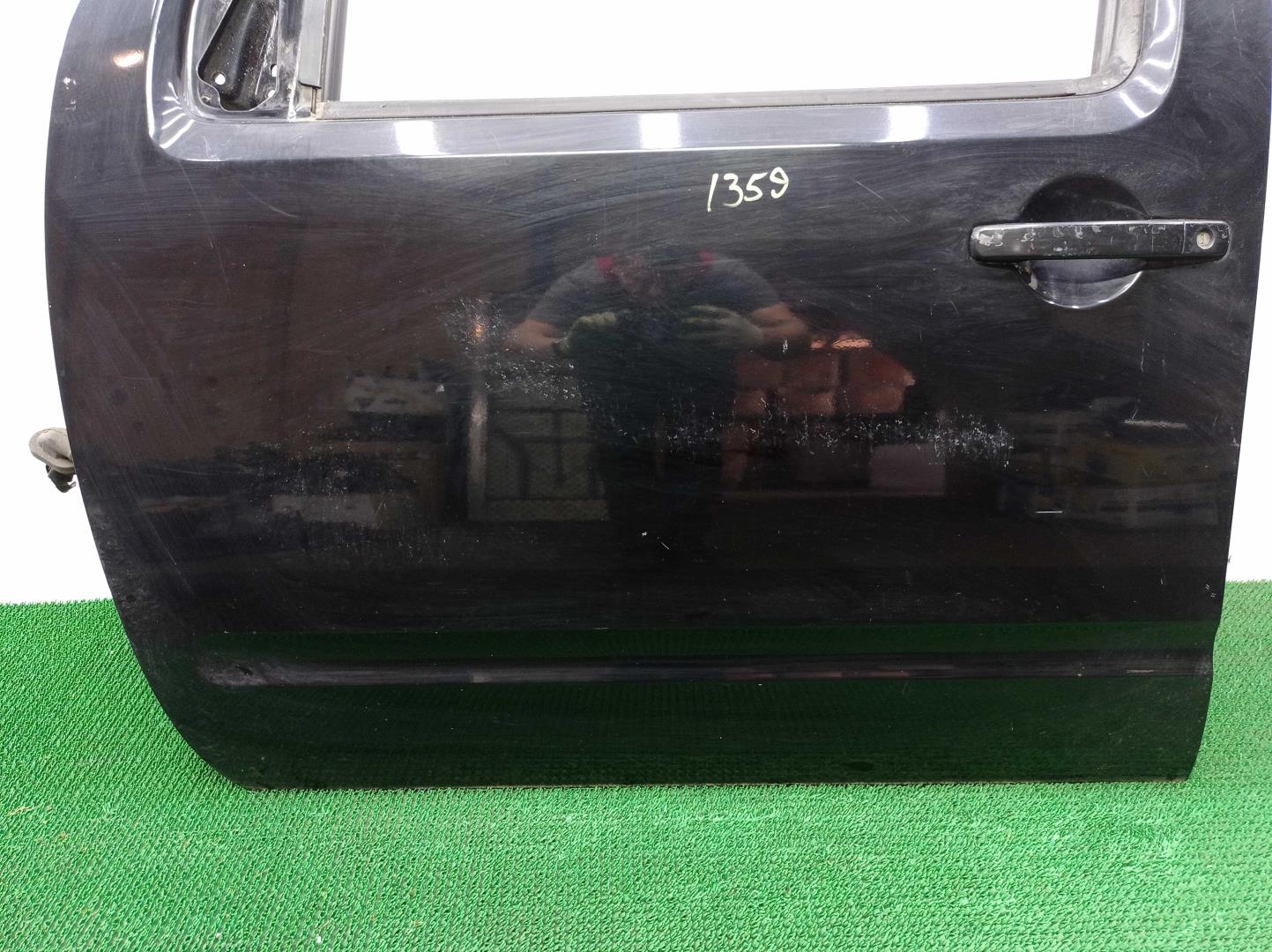 Стекло двери передней левой