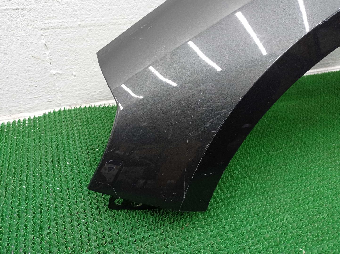 Крыло переднее левое