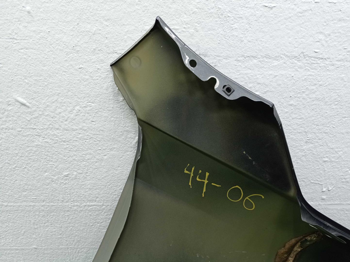 Крыло переднее левое