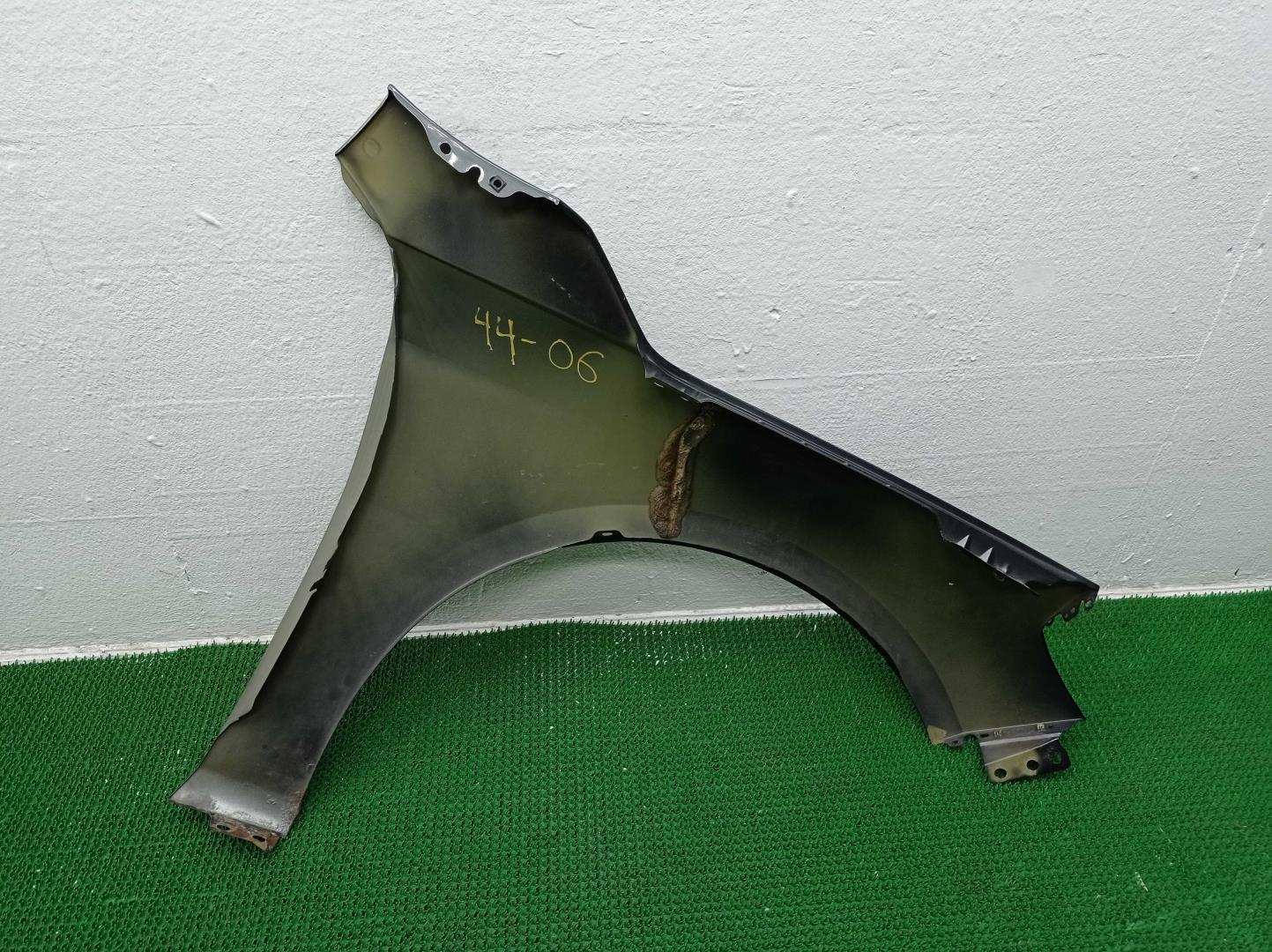 Крыло переднее левое