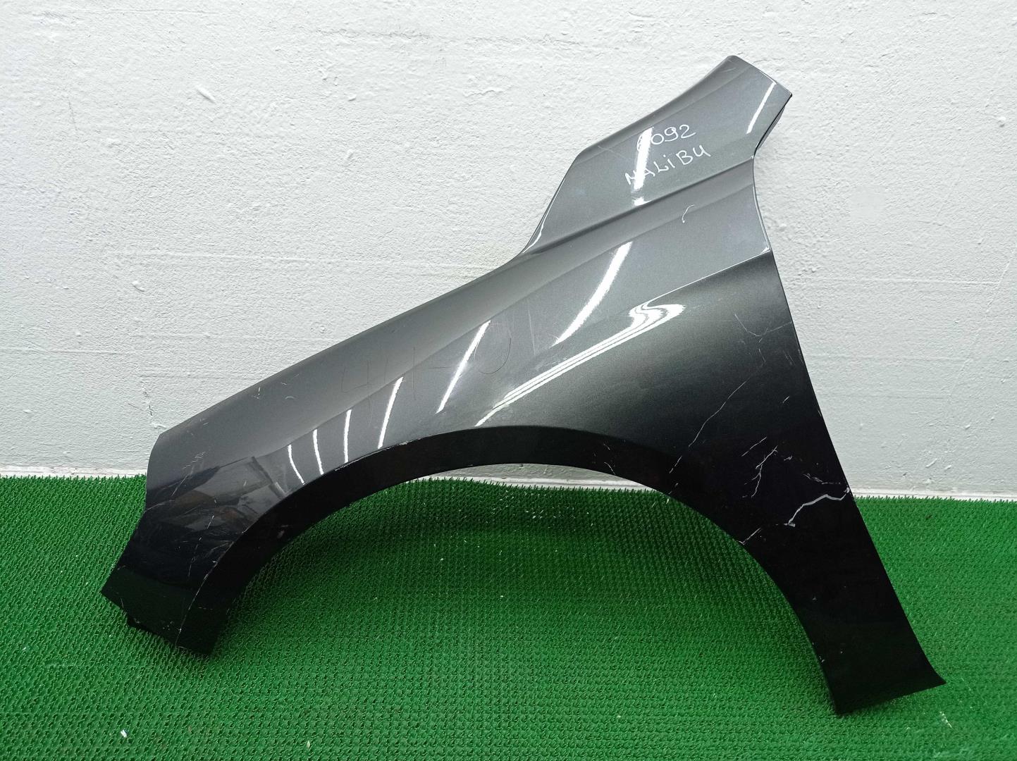 Крыло переднее левое