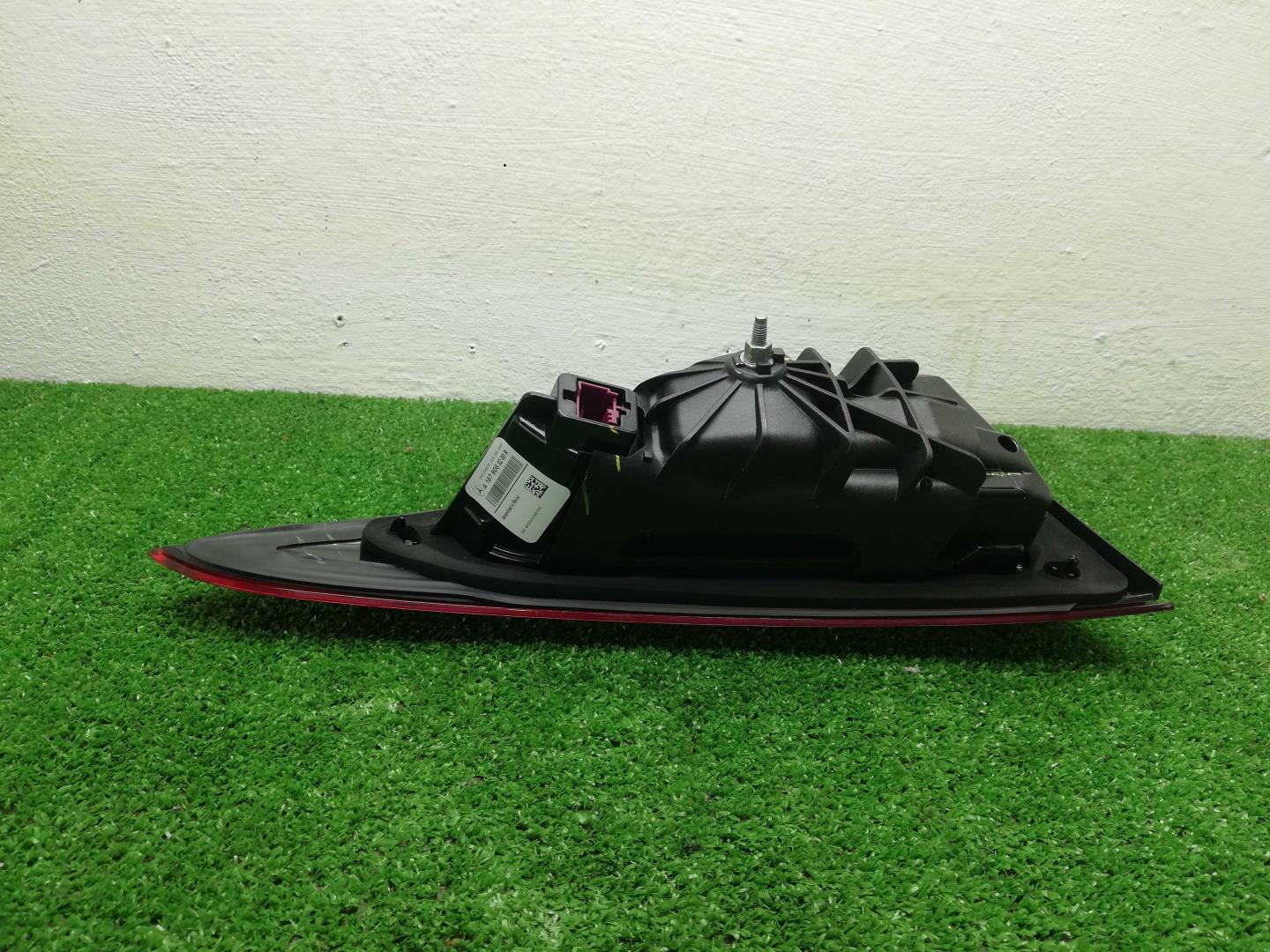 Фонарь задний внутренний правый