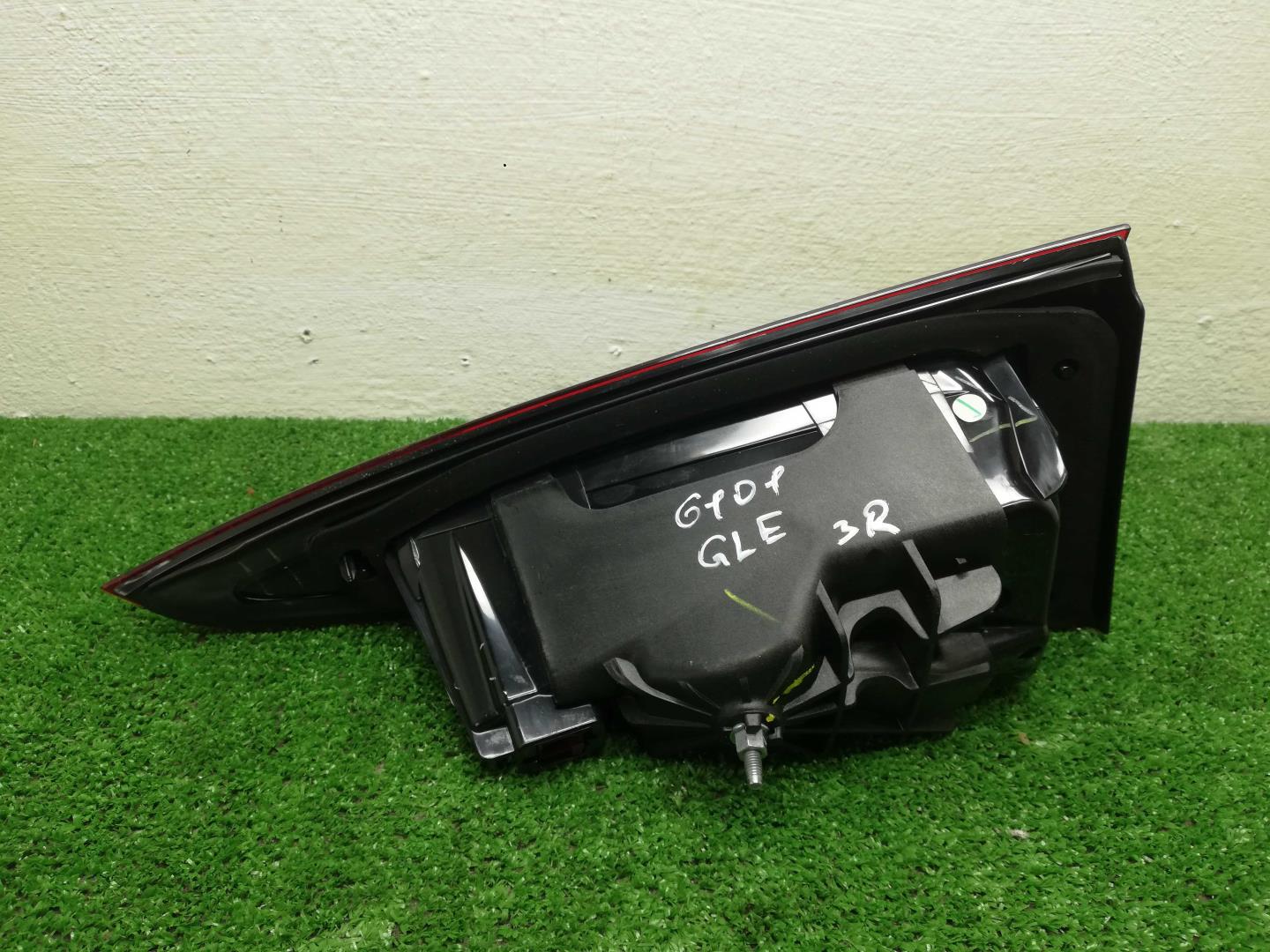 Фонарь задний внутренний правый