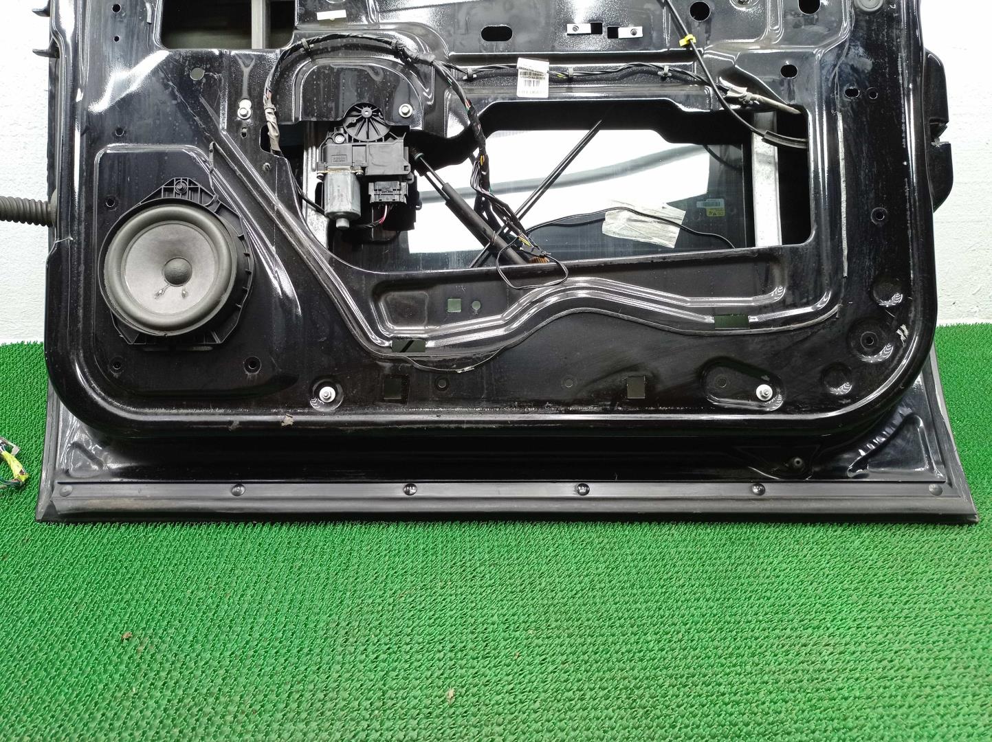 Замок двери передней правой