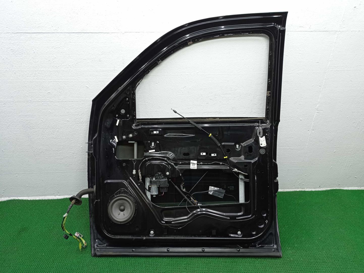 Замок двери передней правой