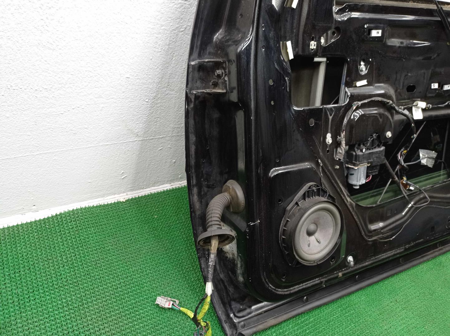 Замок двери передней правой