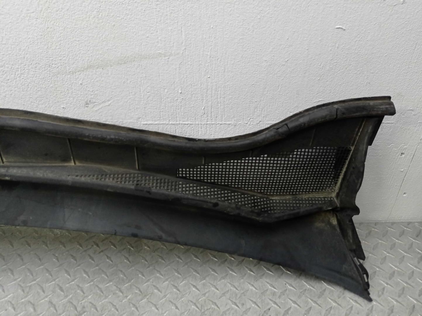 Решетка стеклоочистителей (Жабо)