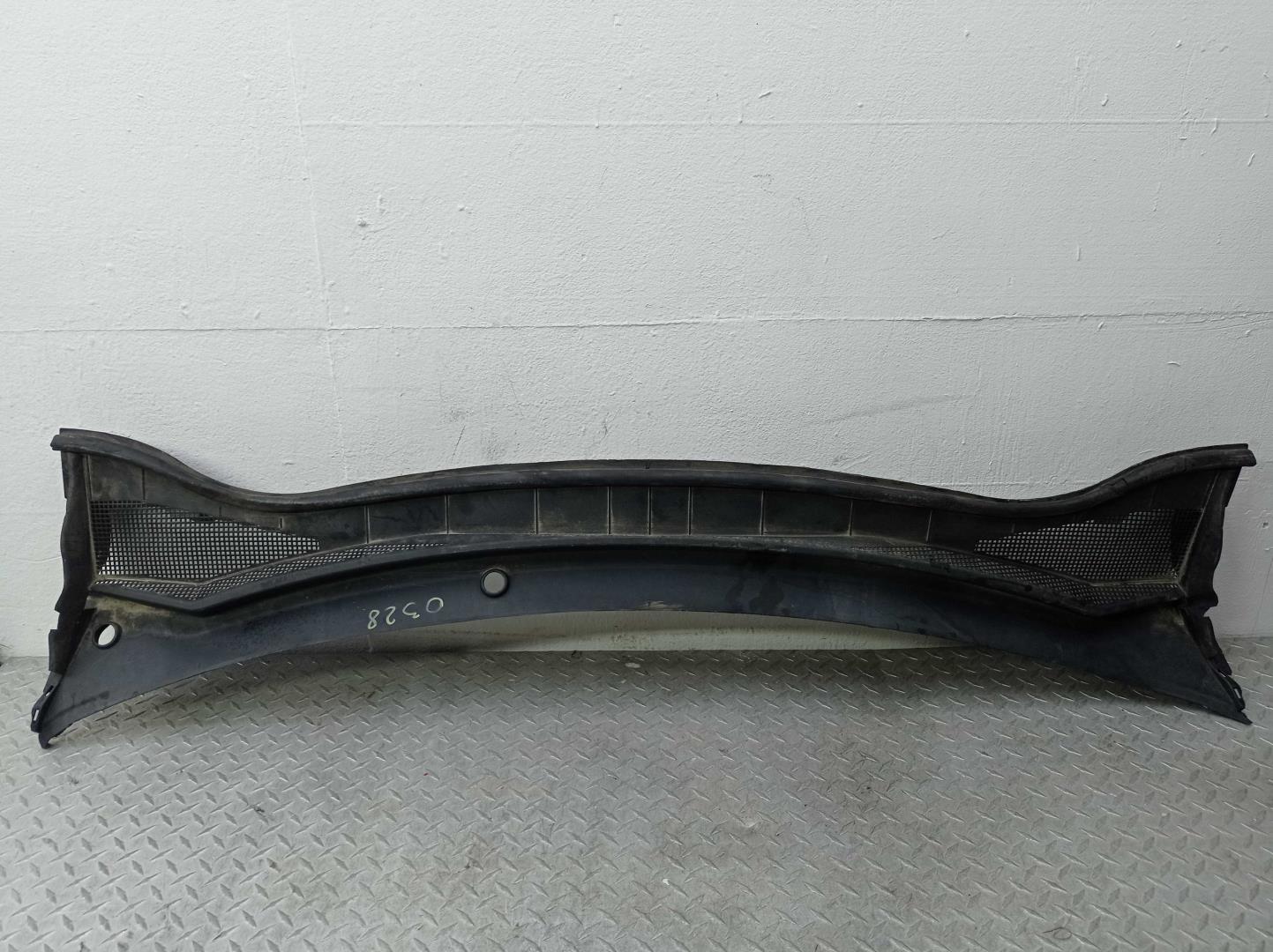 Решетка стеклоочистителей (Жабо)