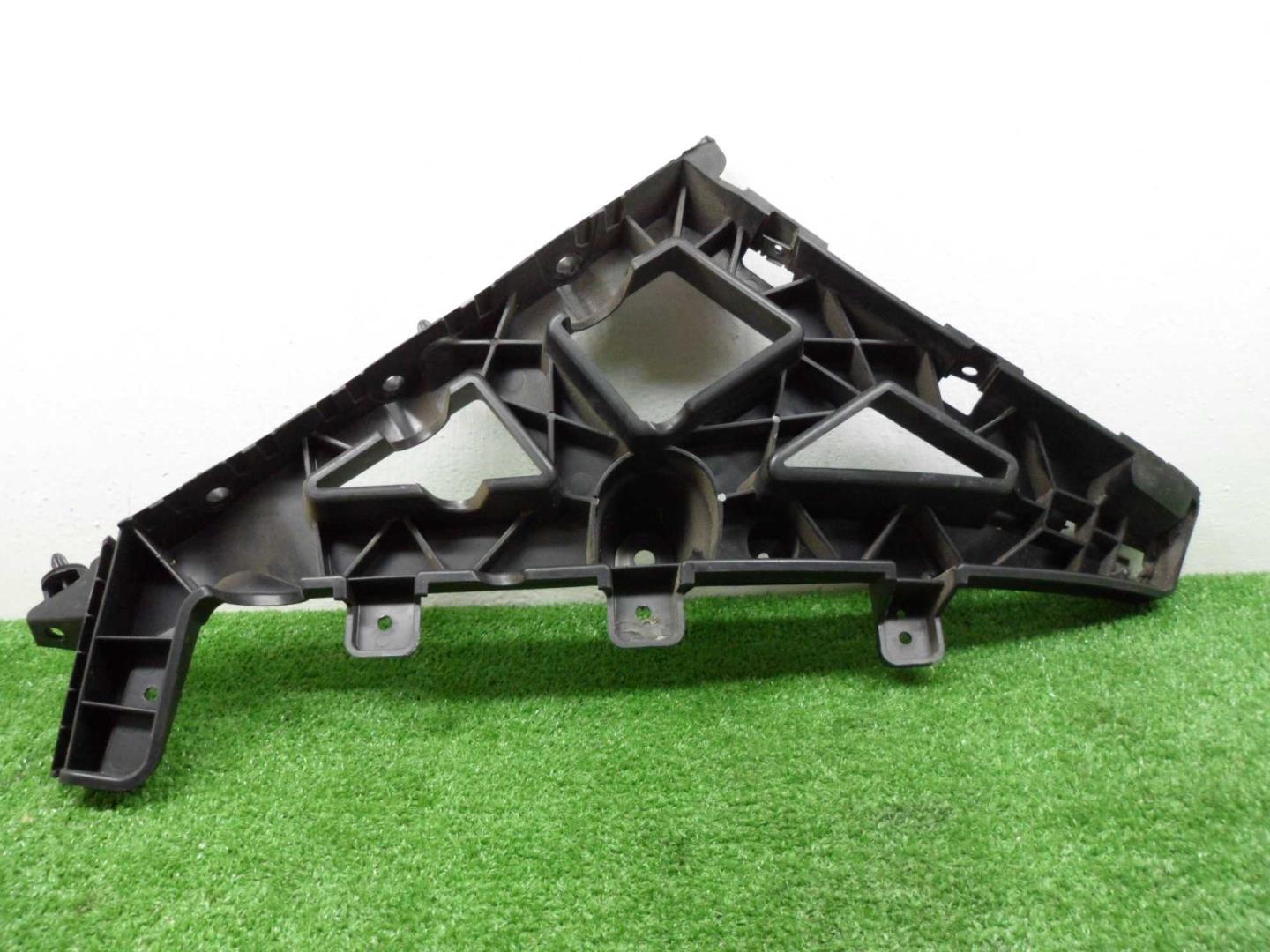 Кронштейн заднего бампера