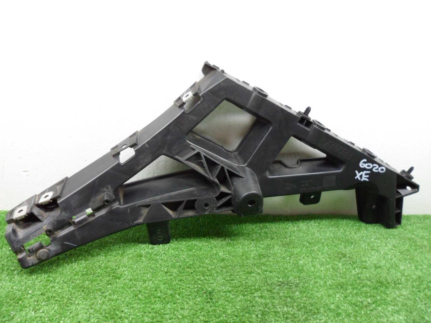 Кронштейн заднего бампера