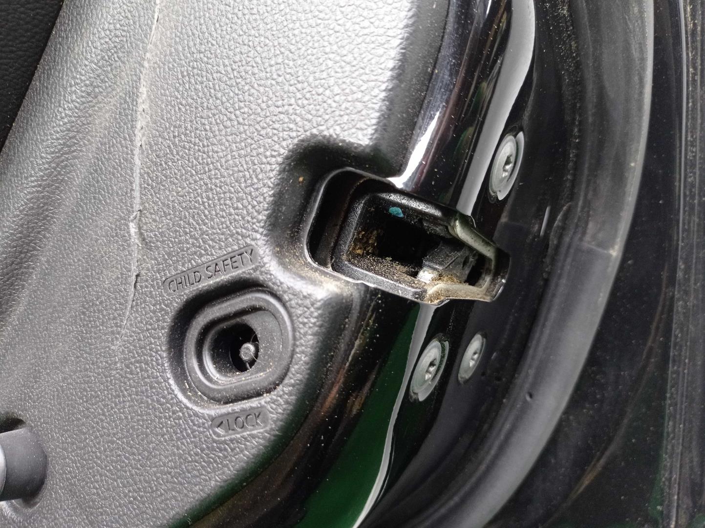 Стекло двери задней правой