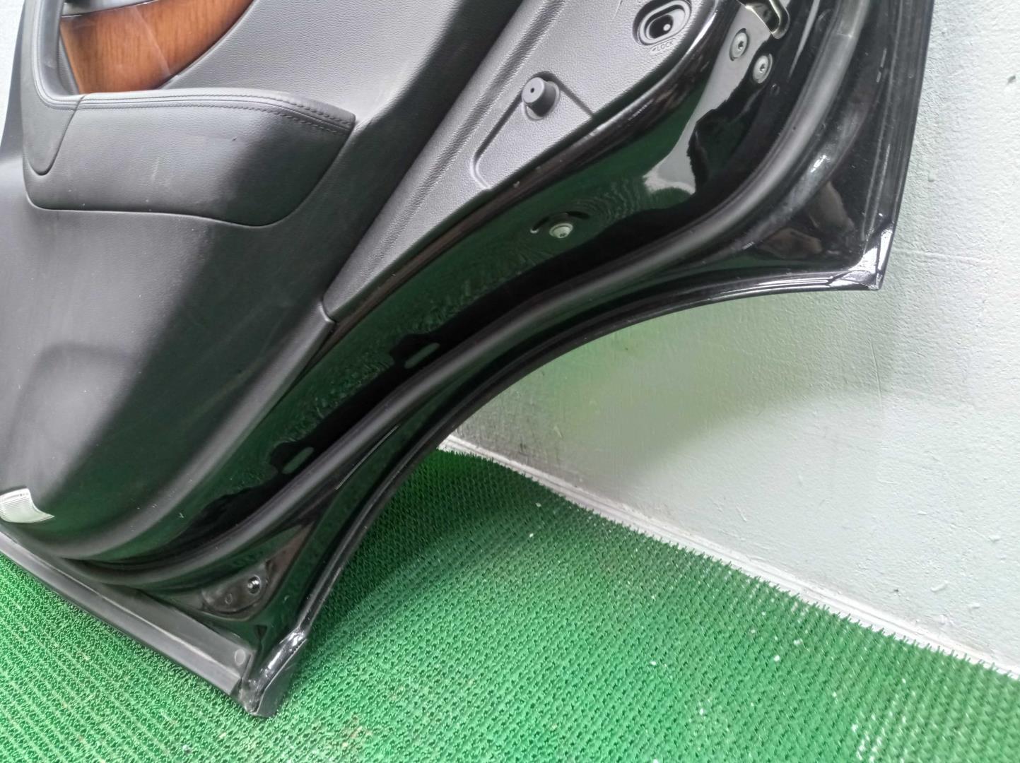 Стекло двери задней правой