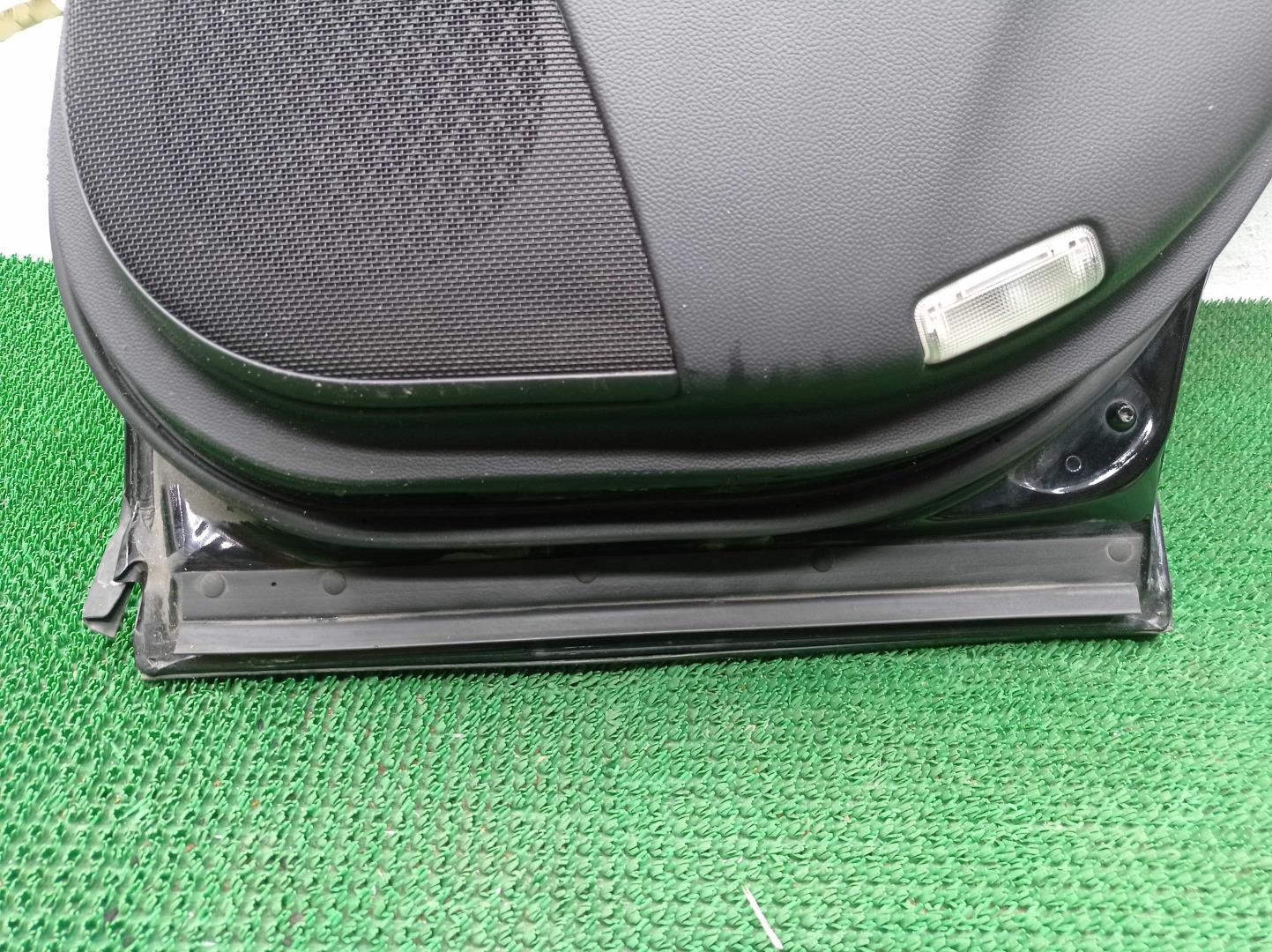 Стекло двери задней правой