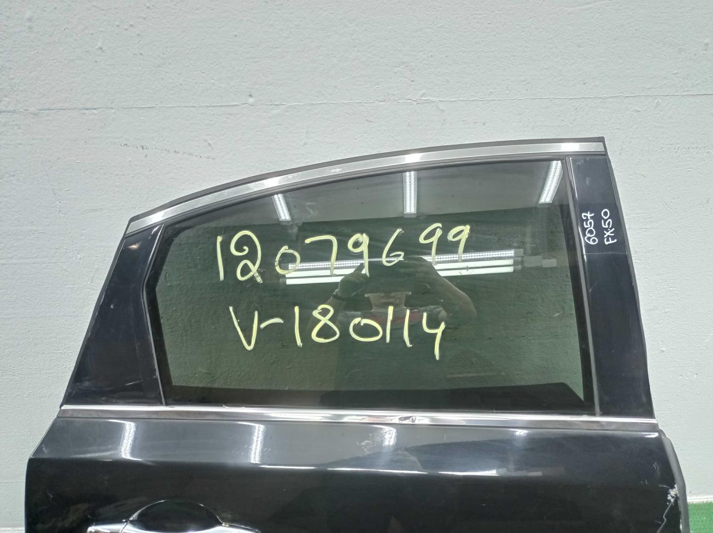 Стекло двери задней правой