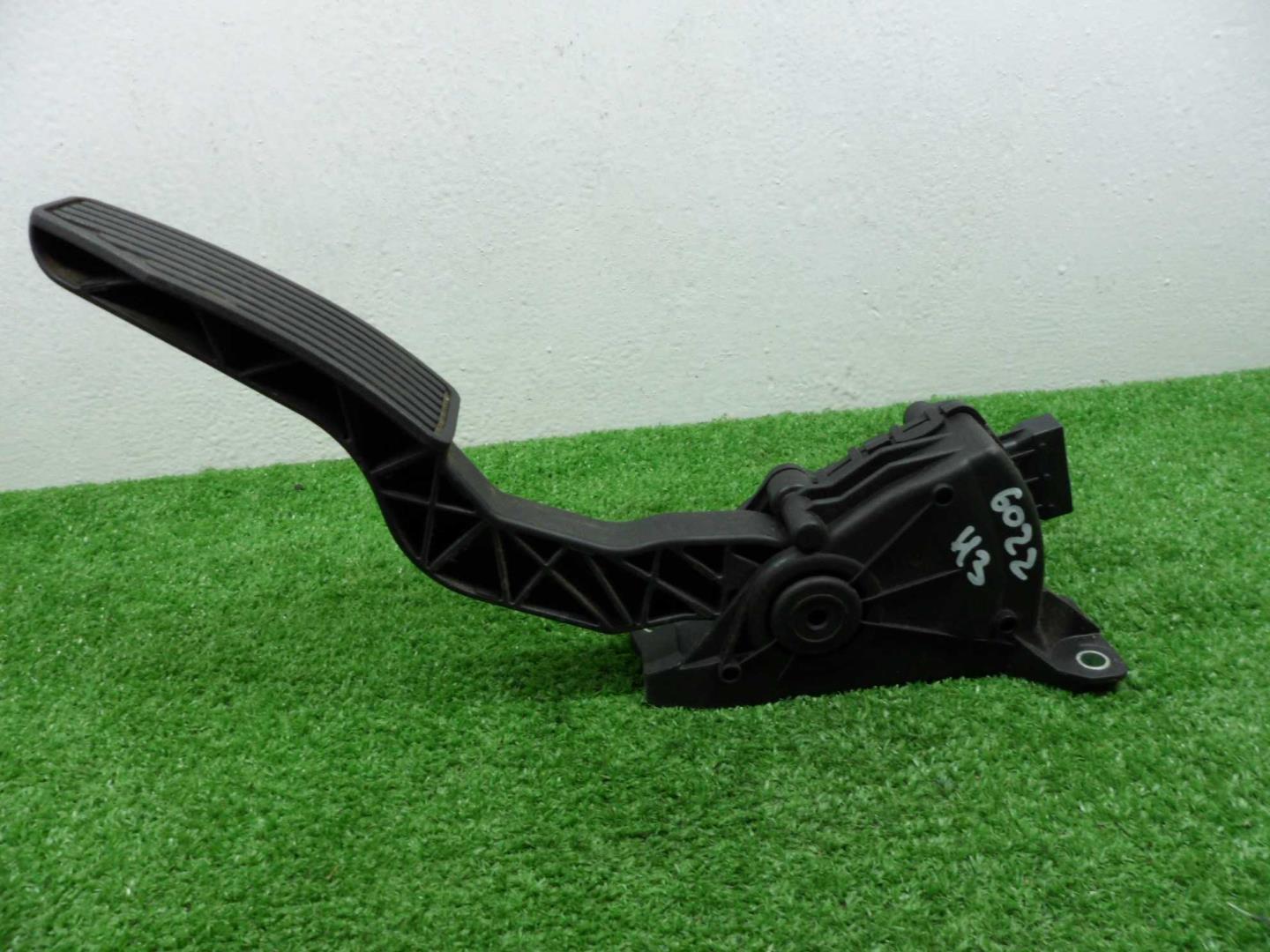 Педаль газа