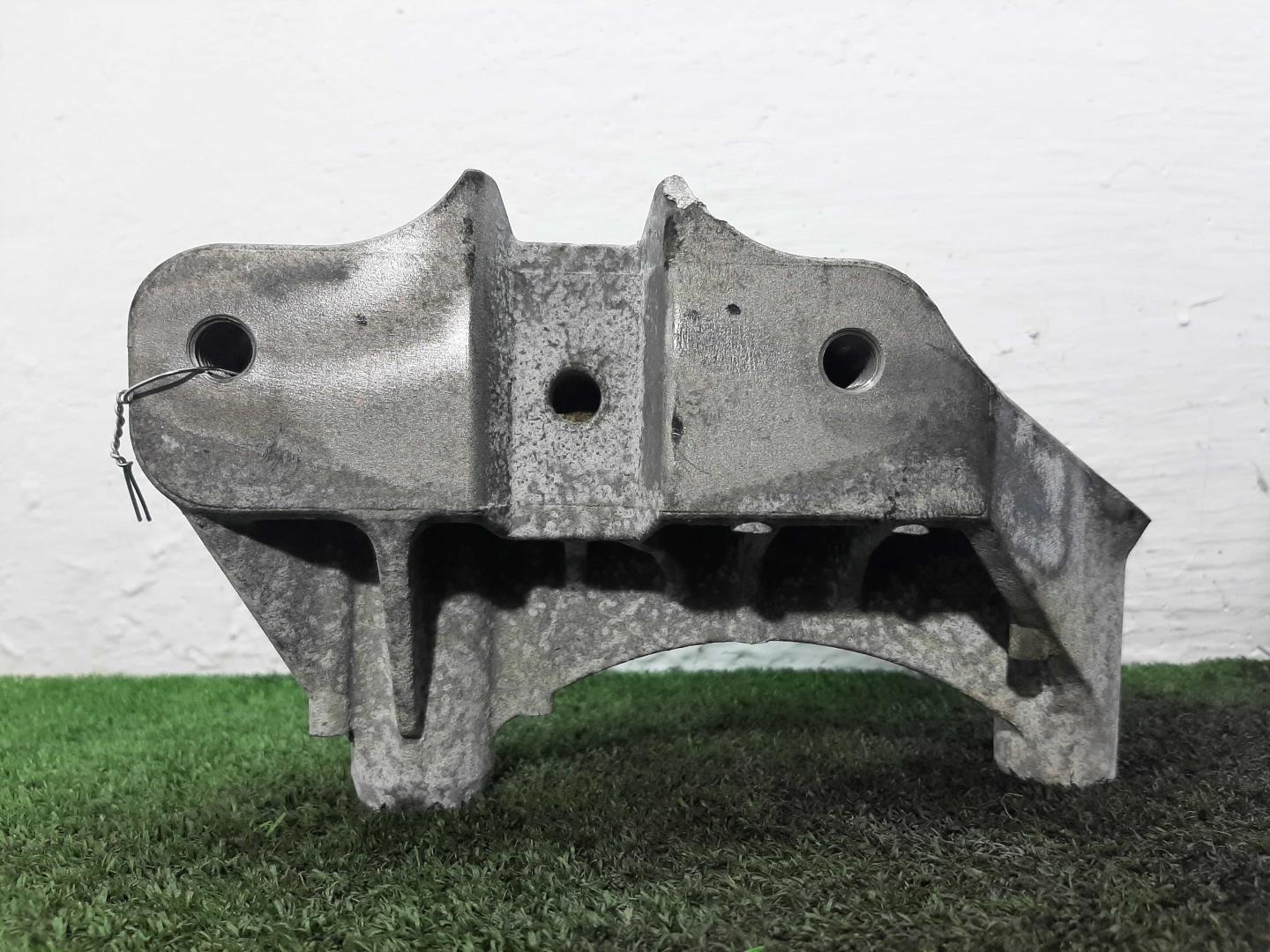 Кронштейн двигателя