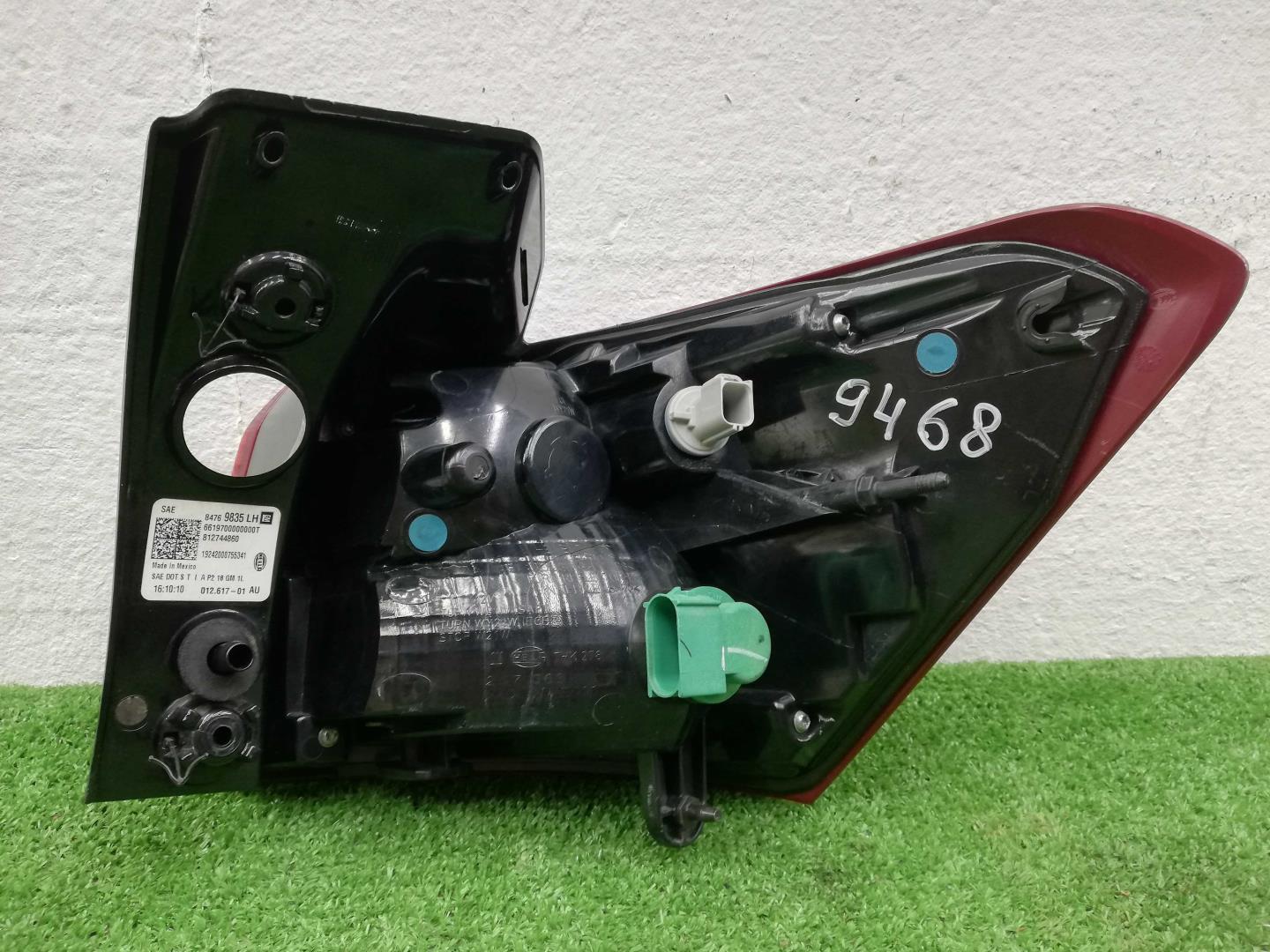 Фонарь задний наружный левый