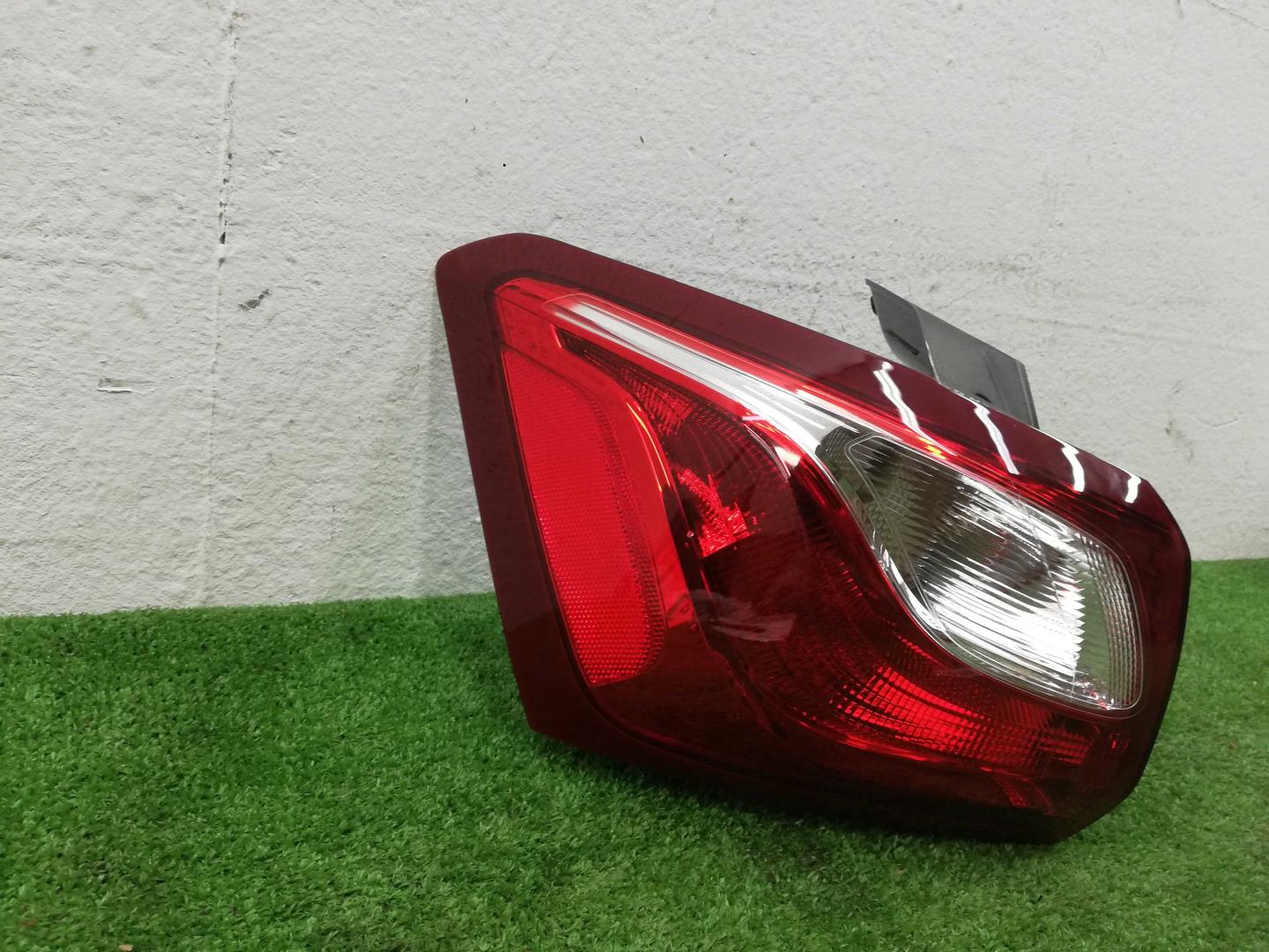 Фонарь задний наружный левый