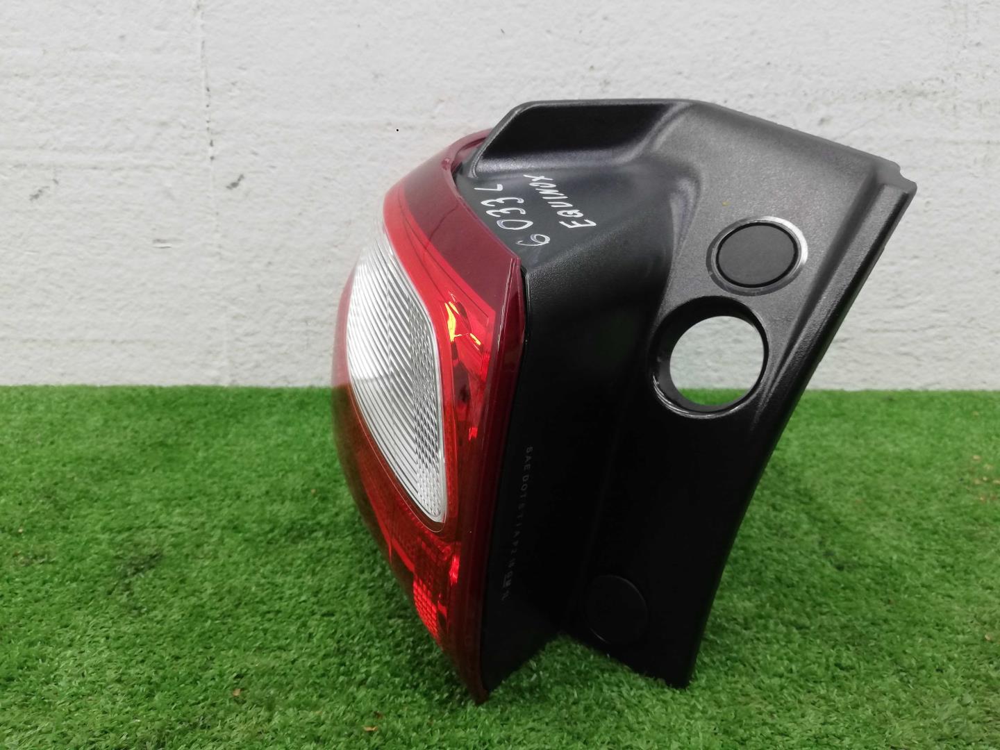 Фонарь задний наружный левый