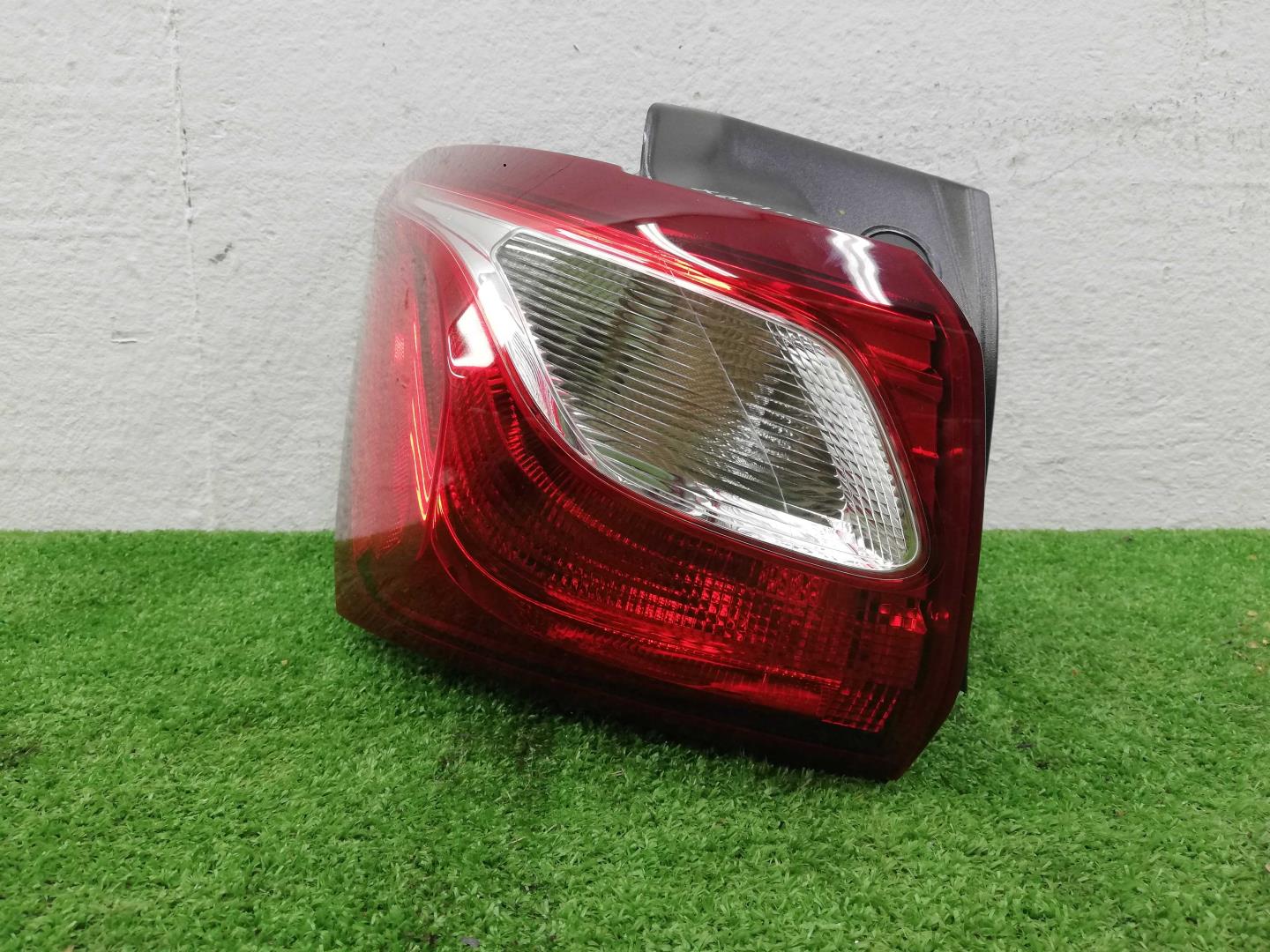 Фонарь задний наружный левый