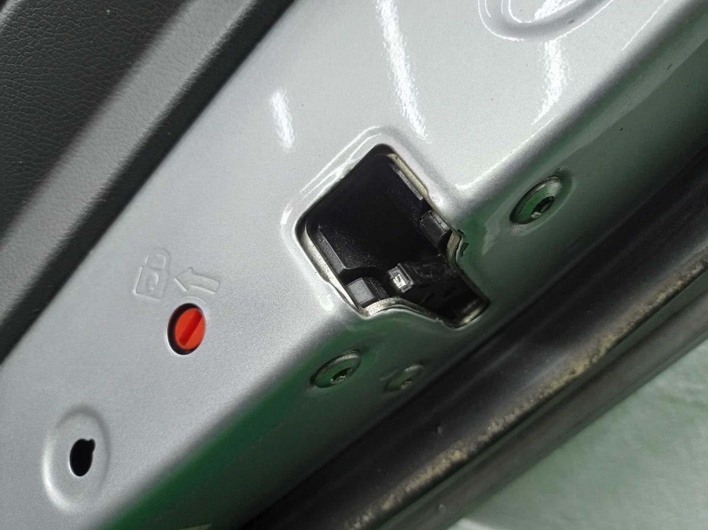 Стекло двери задней правой