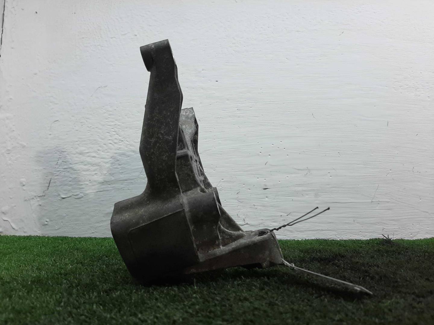 Кронштейн генератора