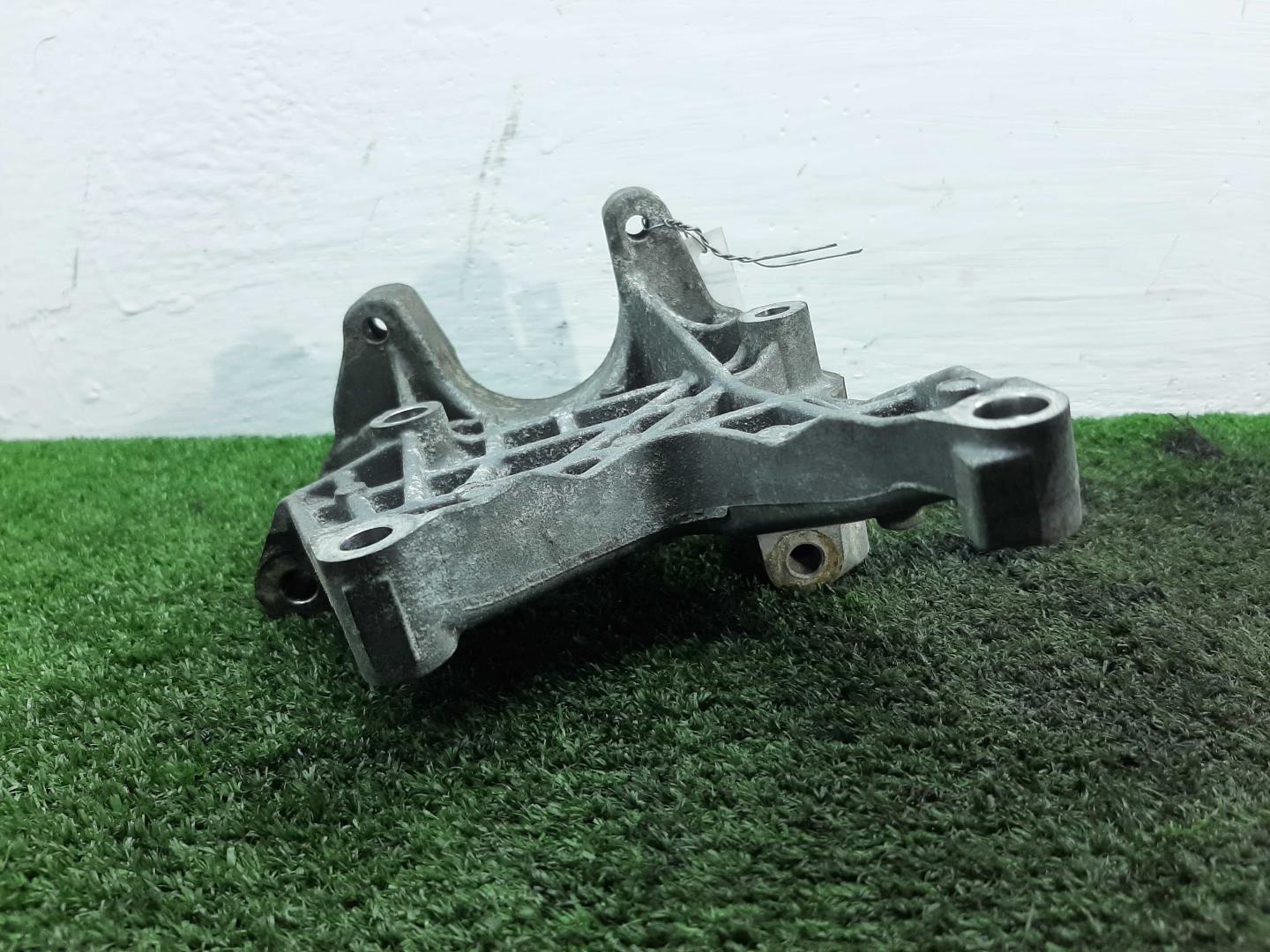 Кронштейн генератора