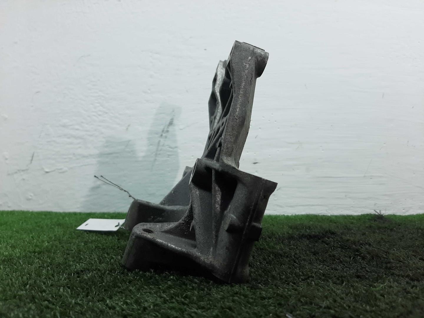 Кронштейн генератора